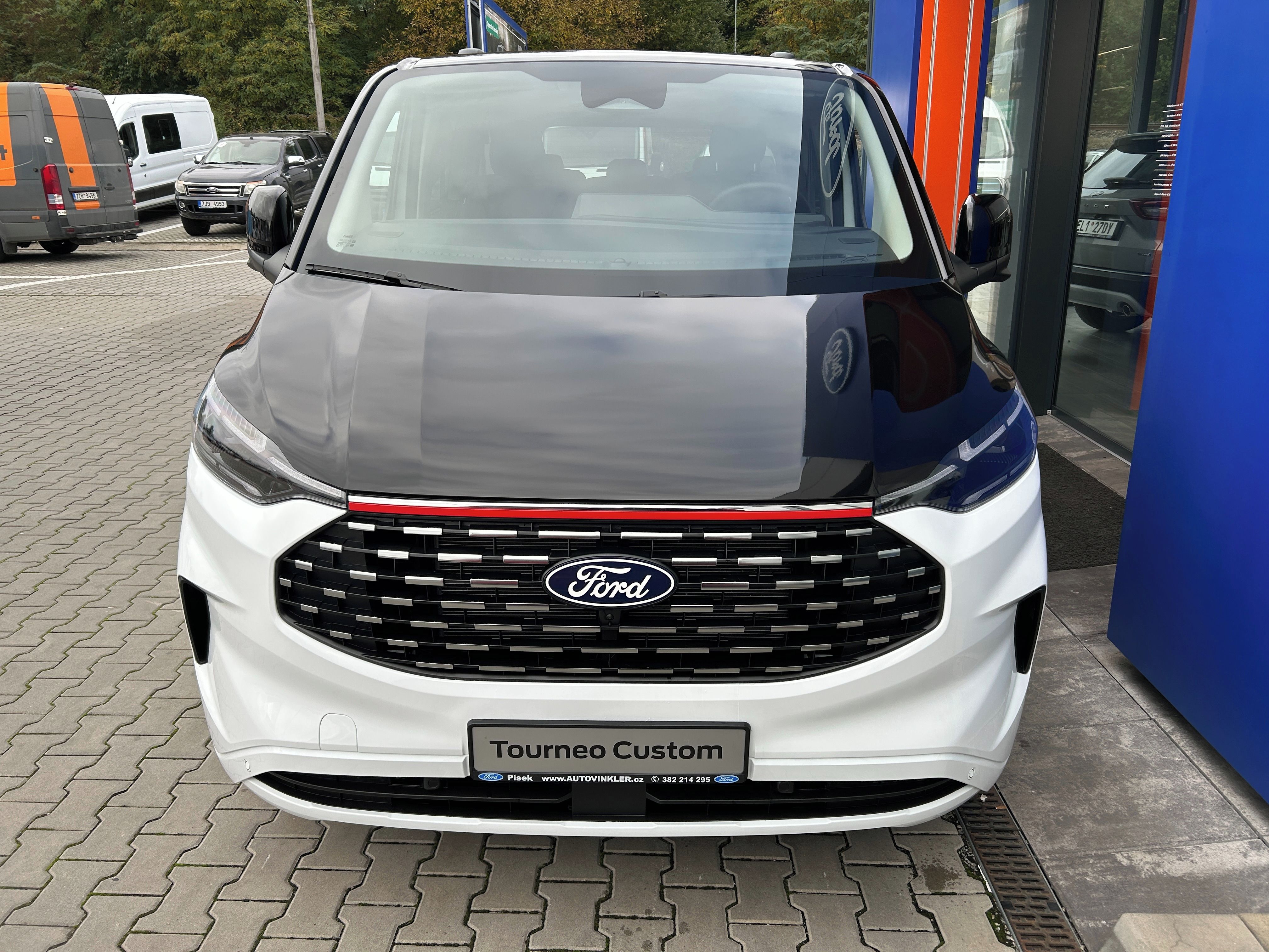 Ford Tourneo Custom, X L2 2.0 EcoBlue 125kW AWD - fotka 2