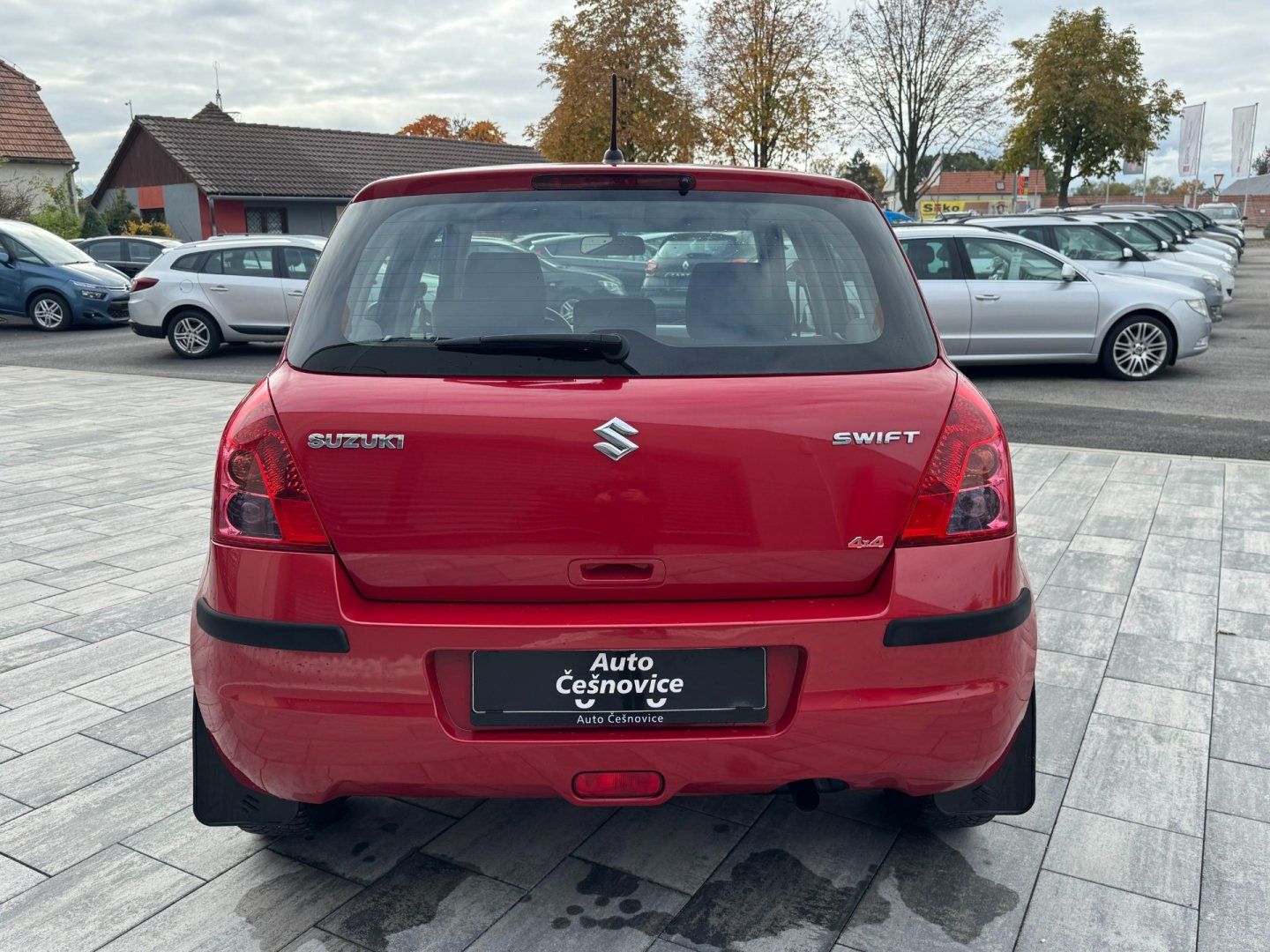 Suzuki Swift, 1,3 i 66 Kw 4x4 - fotka 6