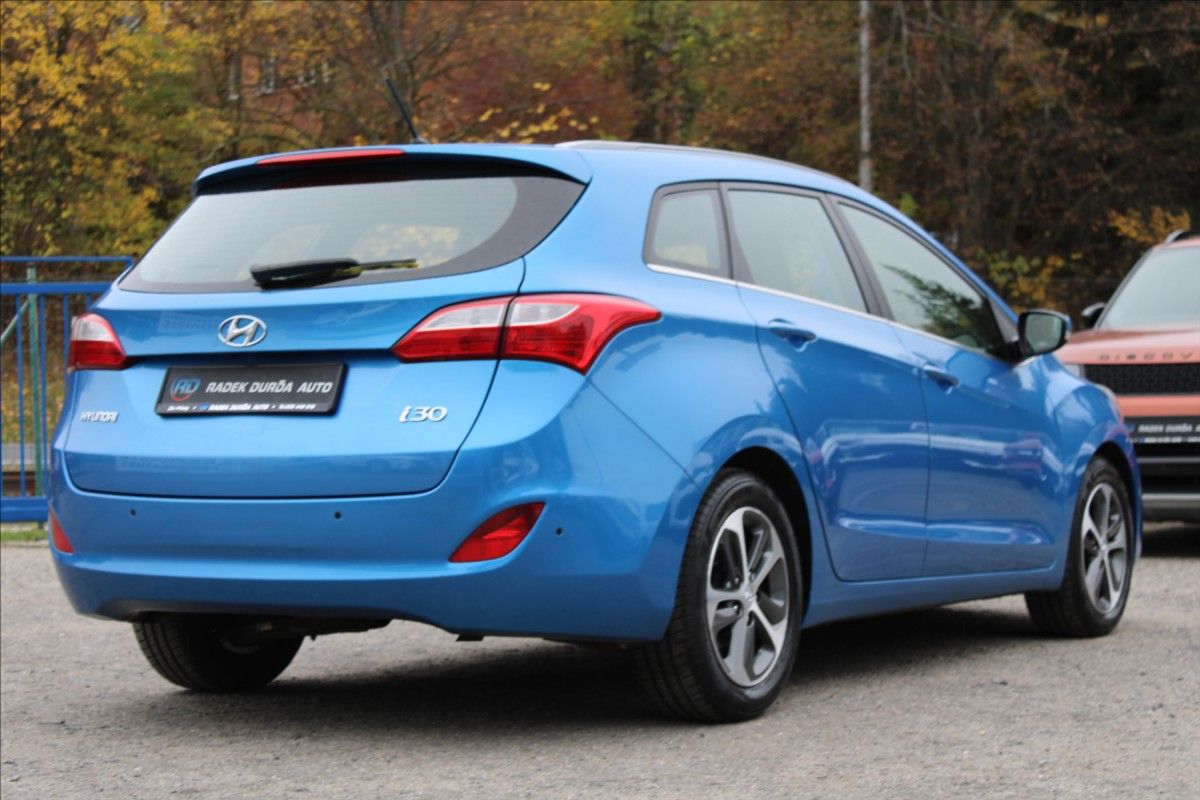 Hyundai i30, 1,6 CVVT  ČR,A/T,DPH,WEEKEND - fotka 5