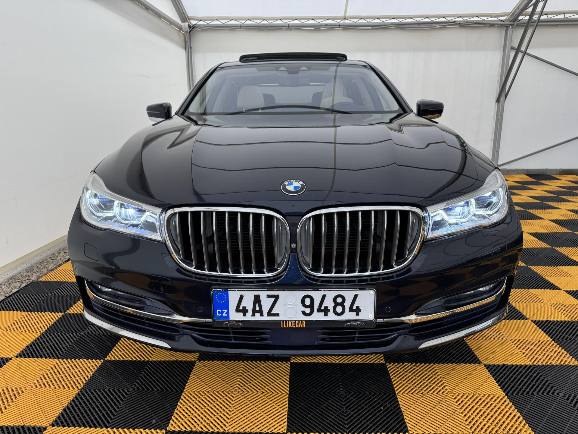 BMW Řada 7, 750iL*V8*4-mistna* 4x4*CZ* - fotka 3