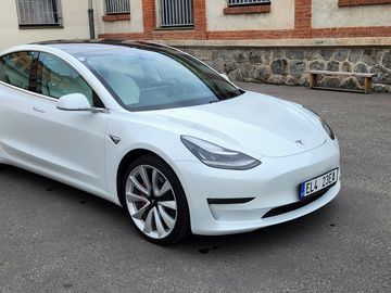 PERFORM*AWD*77,8KWh*95,7%SOH