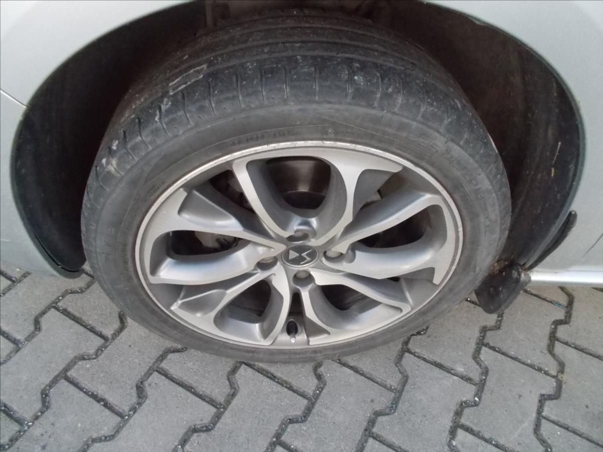 Citroën DS4, 1,6 16V AUT 1.MAJITEL NOVÁ STK - fotka 5