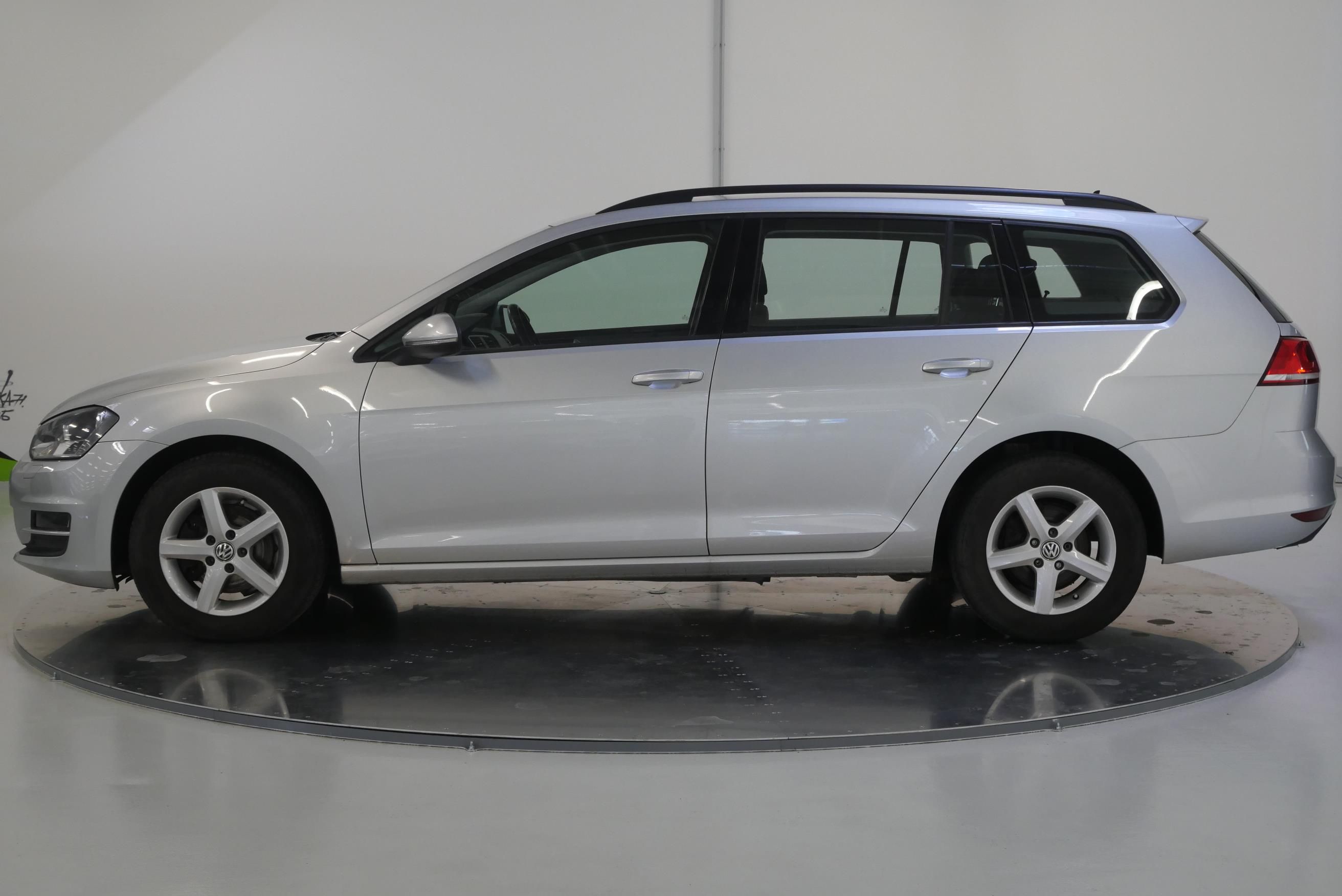 Volkswagen Golf, 1.6 TDI 81 kW Comfort - fotka 3