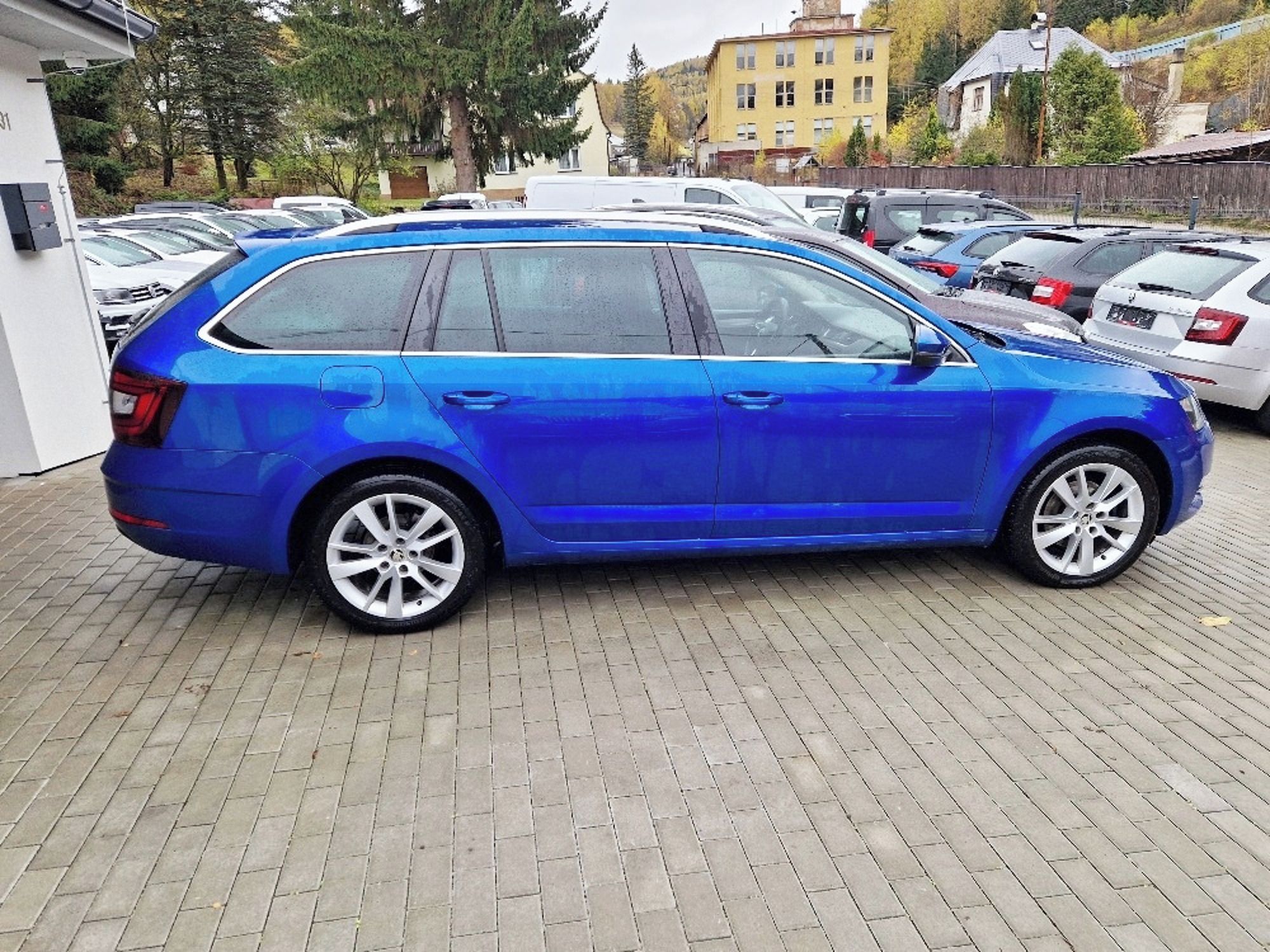 Škoda Octavia, 2.0 TDi Style, plný servis - fotka 6
