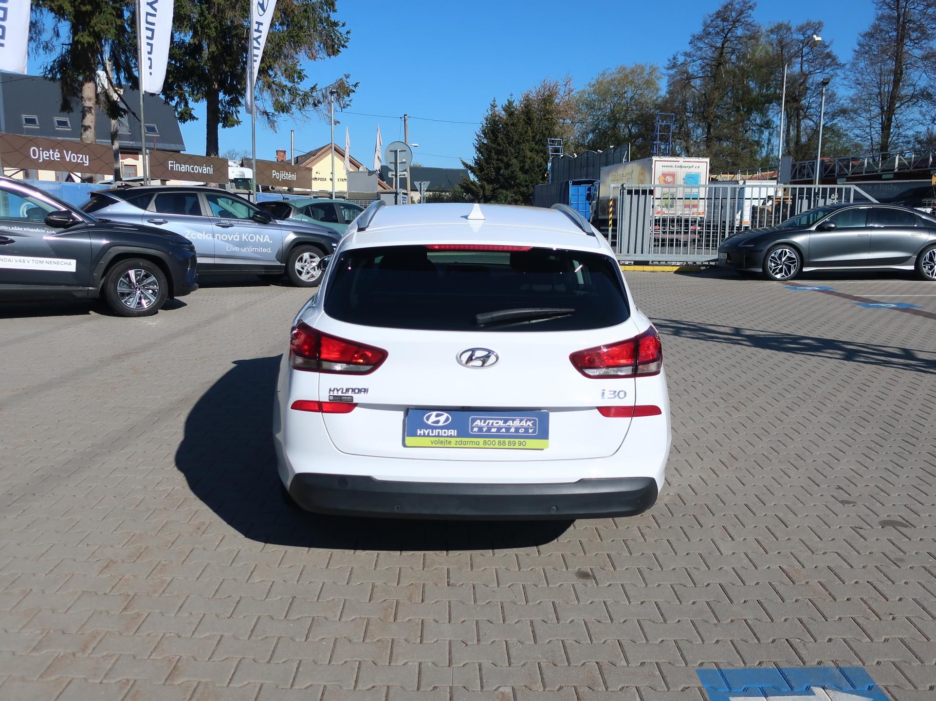 Hyundai i30, 1.6CRDi 85kW STYLE NAVI ALU - fotka 6