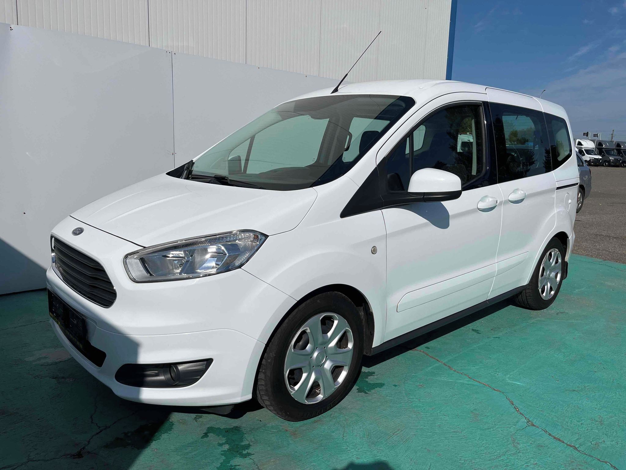 Ford Tourneo Courier, 1.5 TDCi, 1.majitel, DPH - fotka 3