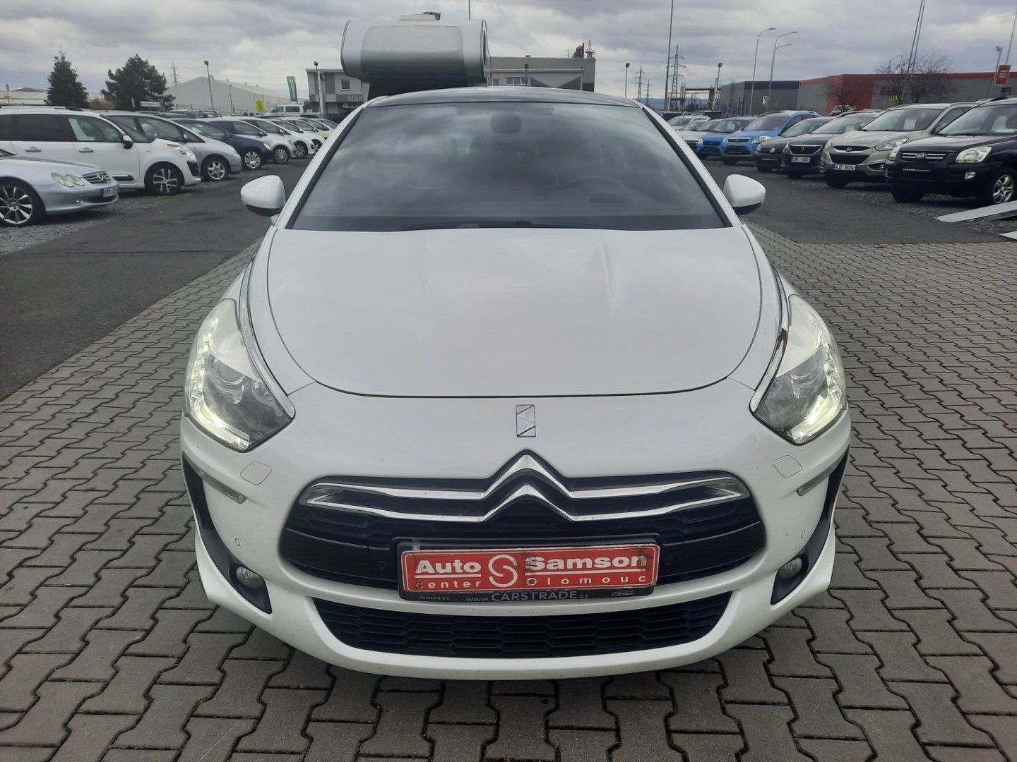 Citroën DS5, 2.0HDi 120kW EXCLUSIVE*SPORT - fotka 2