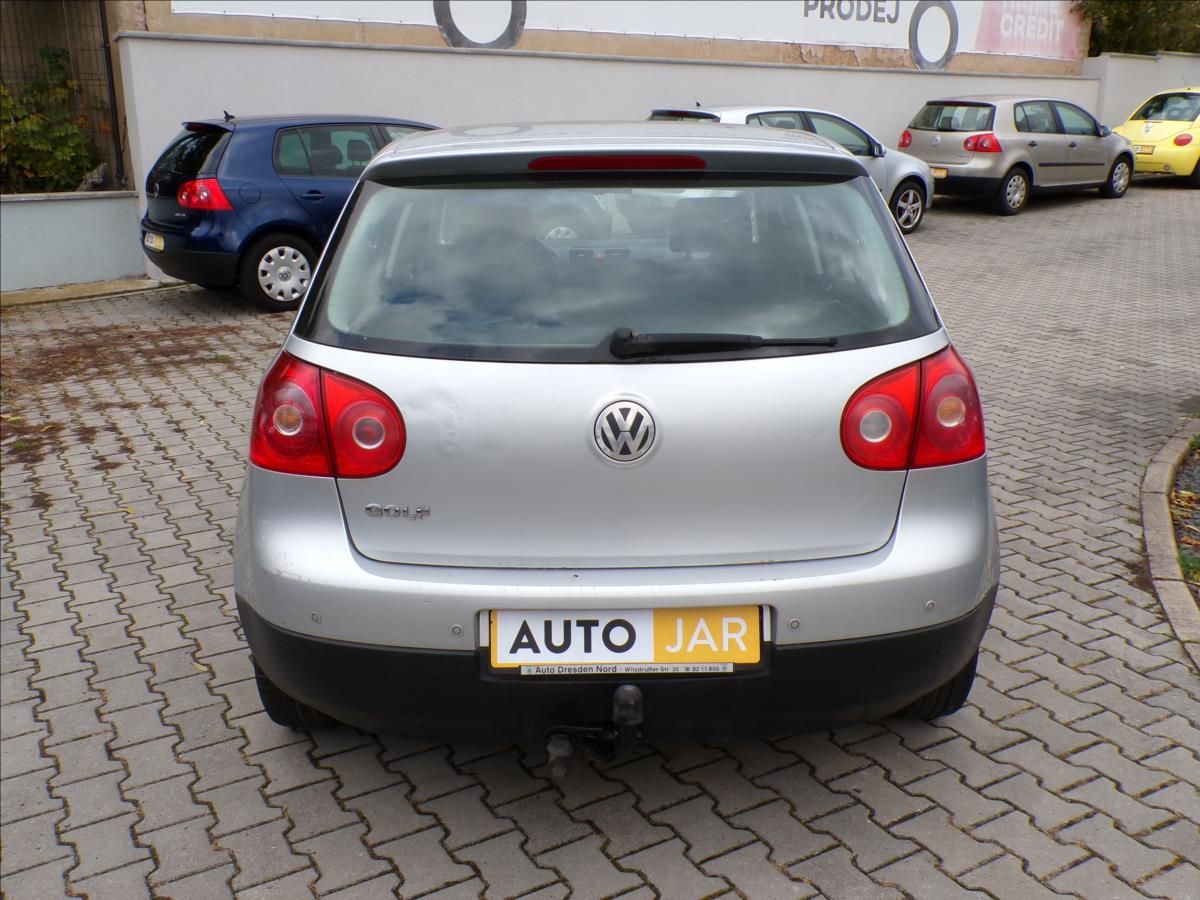 Volkswagen Golf, 1,6 FSI  TAŽNÉ ZAŘÍZENÍ,TREND - fotka 5