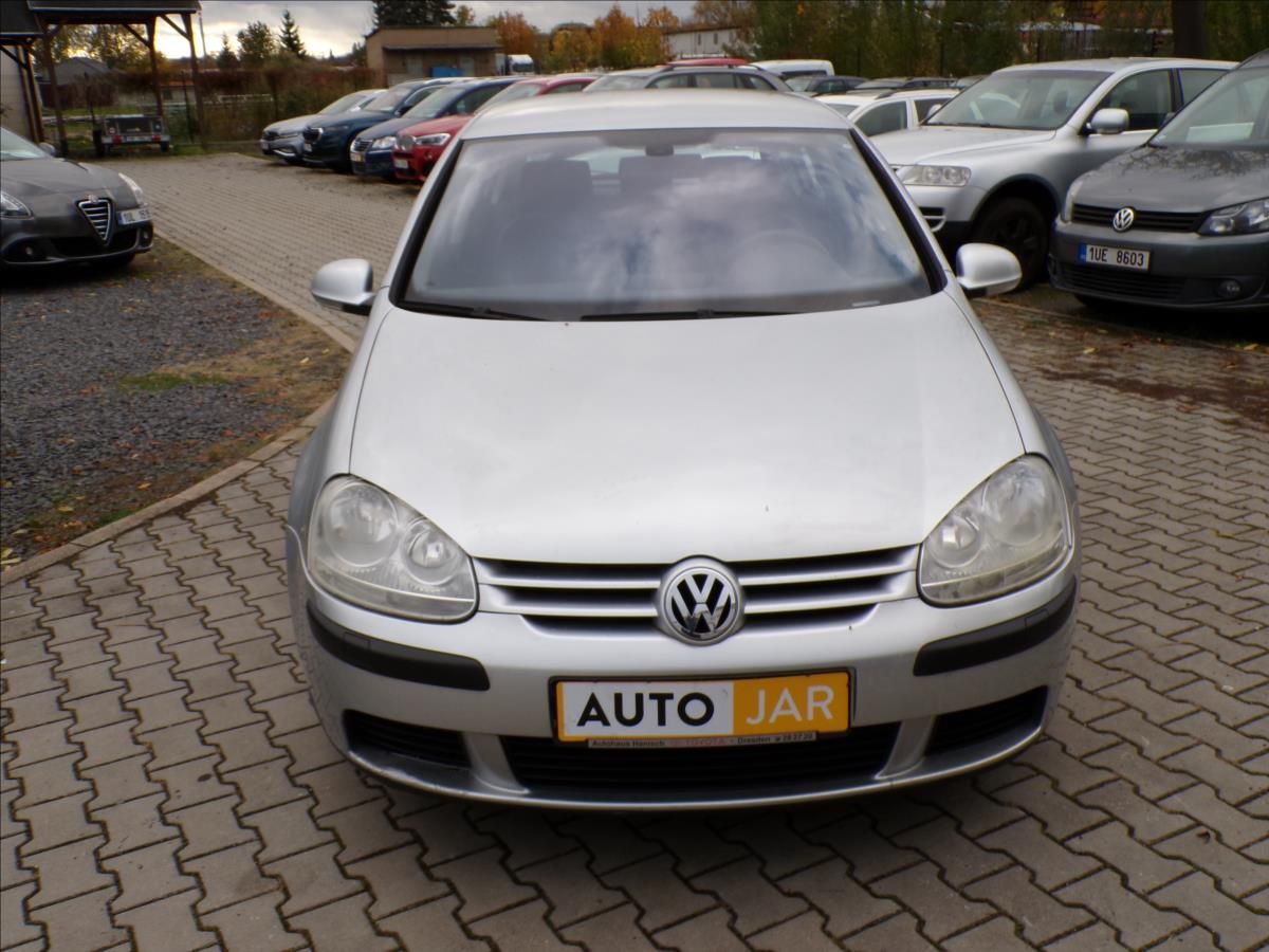Volkswagen Golf, 1,6 FSI  TAŽNÉ ZAŘÍZENÍ,TREND - fotka 2