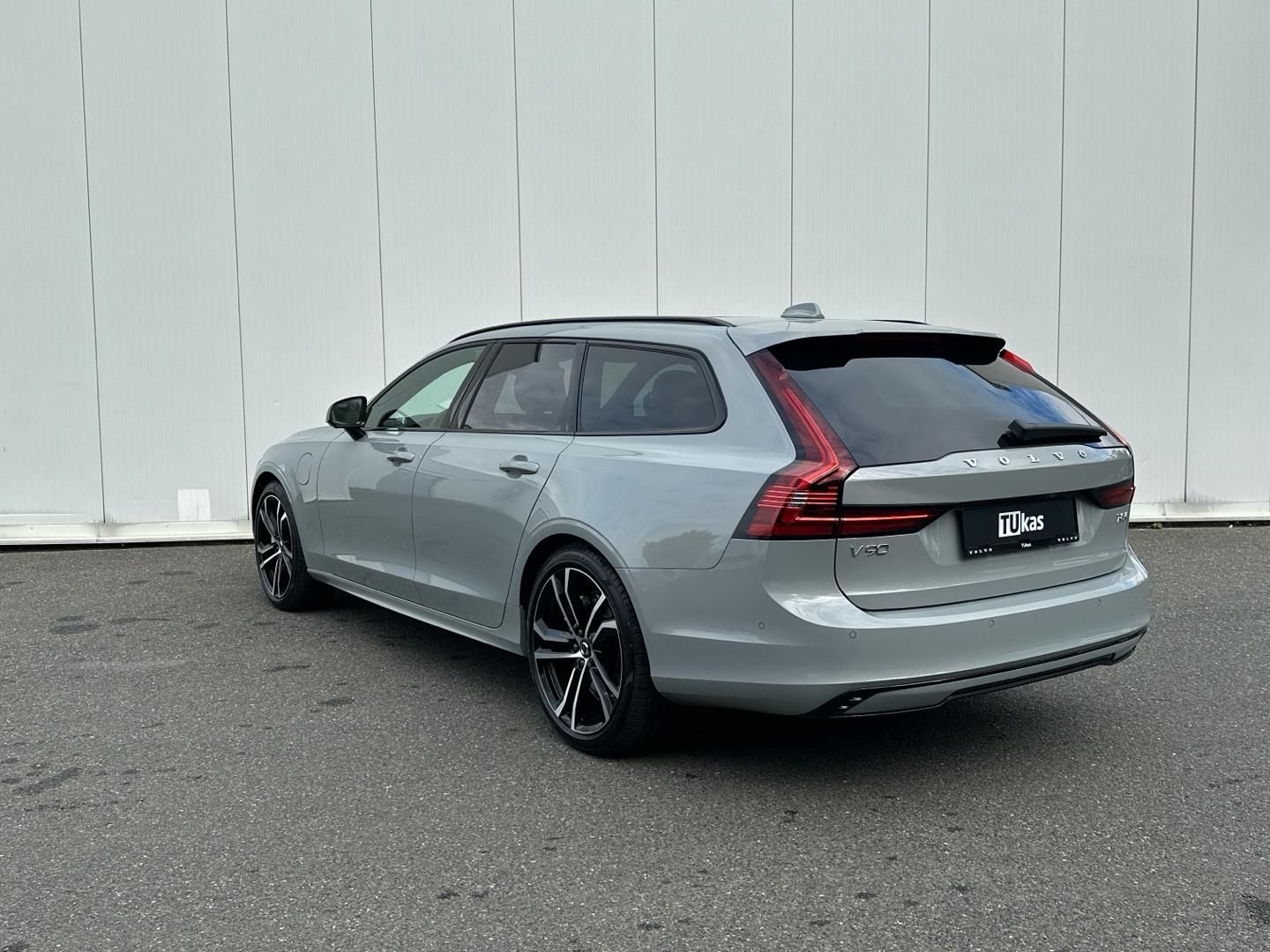 Volvo V90, 2.0 T8 AWD 4x4 ULTRA DARK - fotka 5