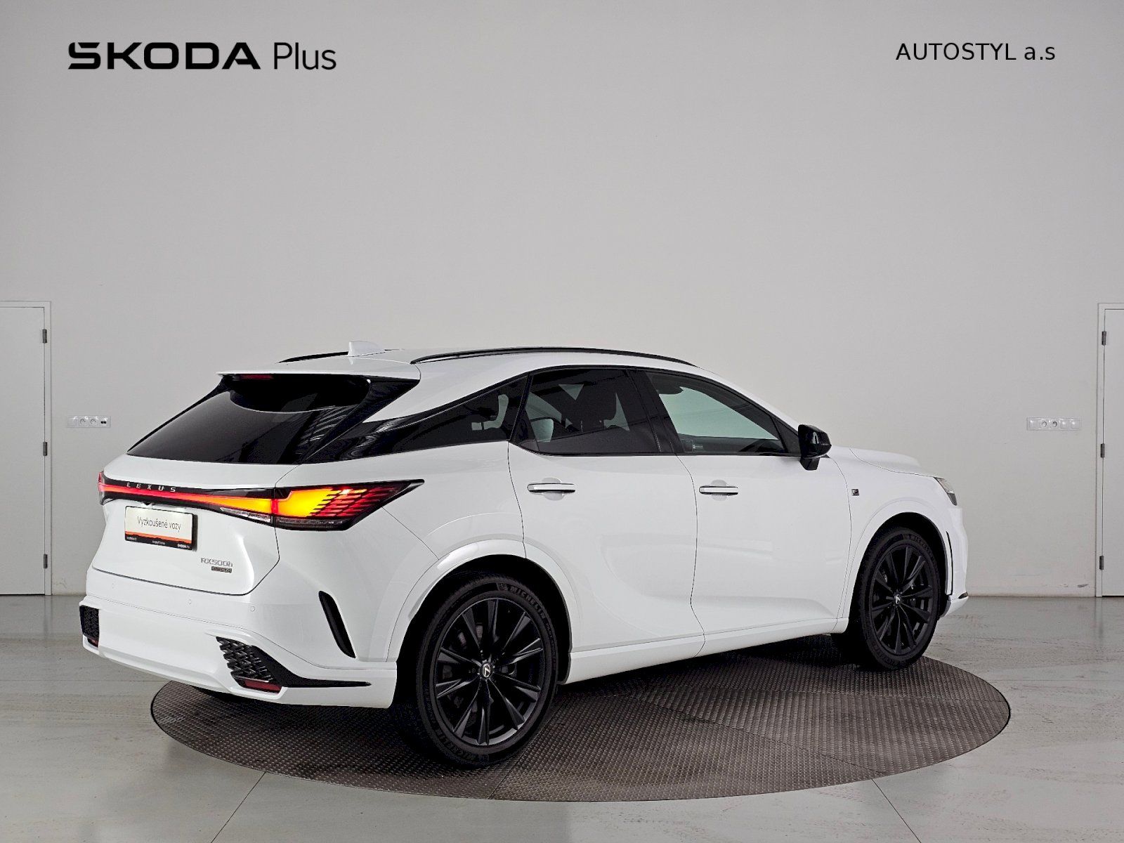 Lexus RX 500h, 2.4 HEV 371k F Sport - fotka 2