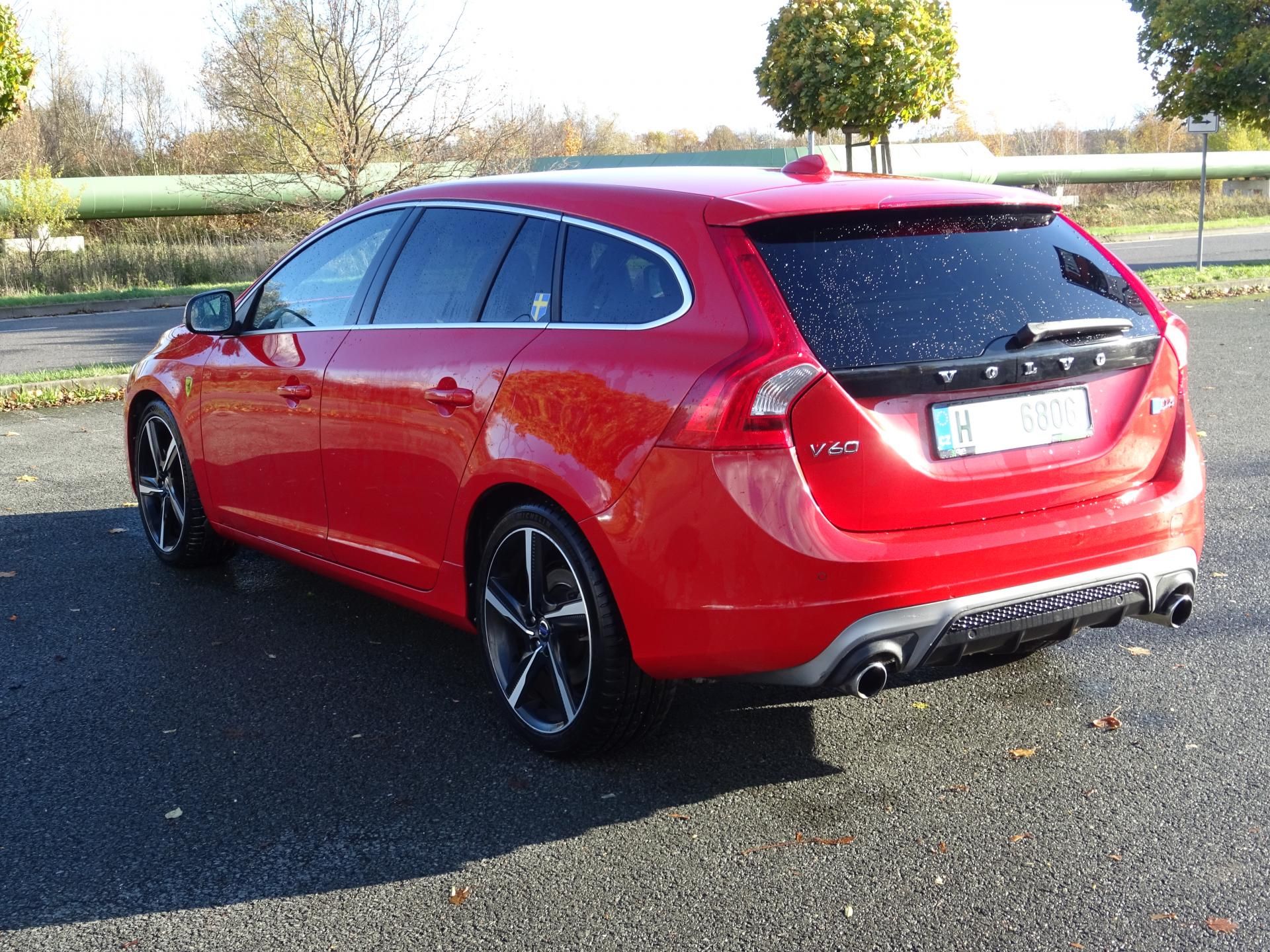 Volvo V60, R-design D4 Manuál - fotka 2