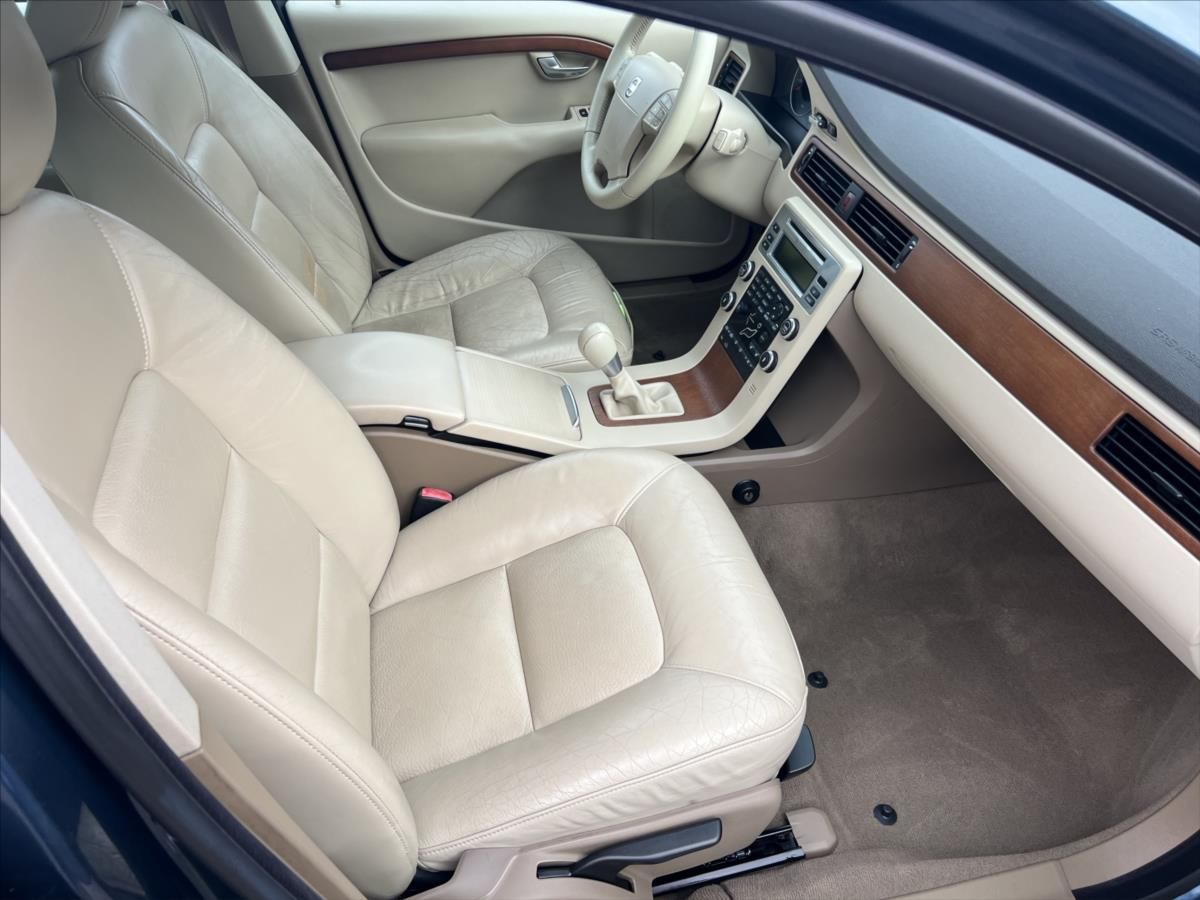 Volvo V70, 2,4   D5 - fotka 6