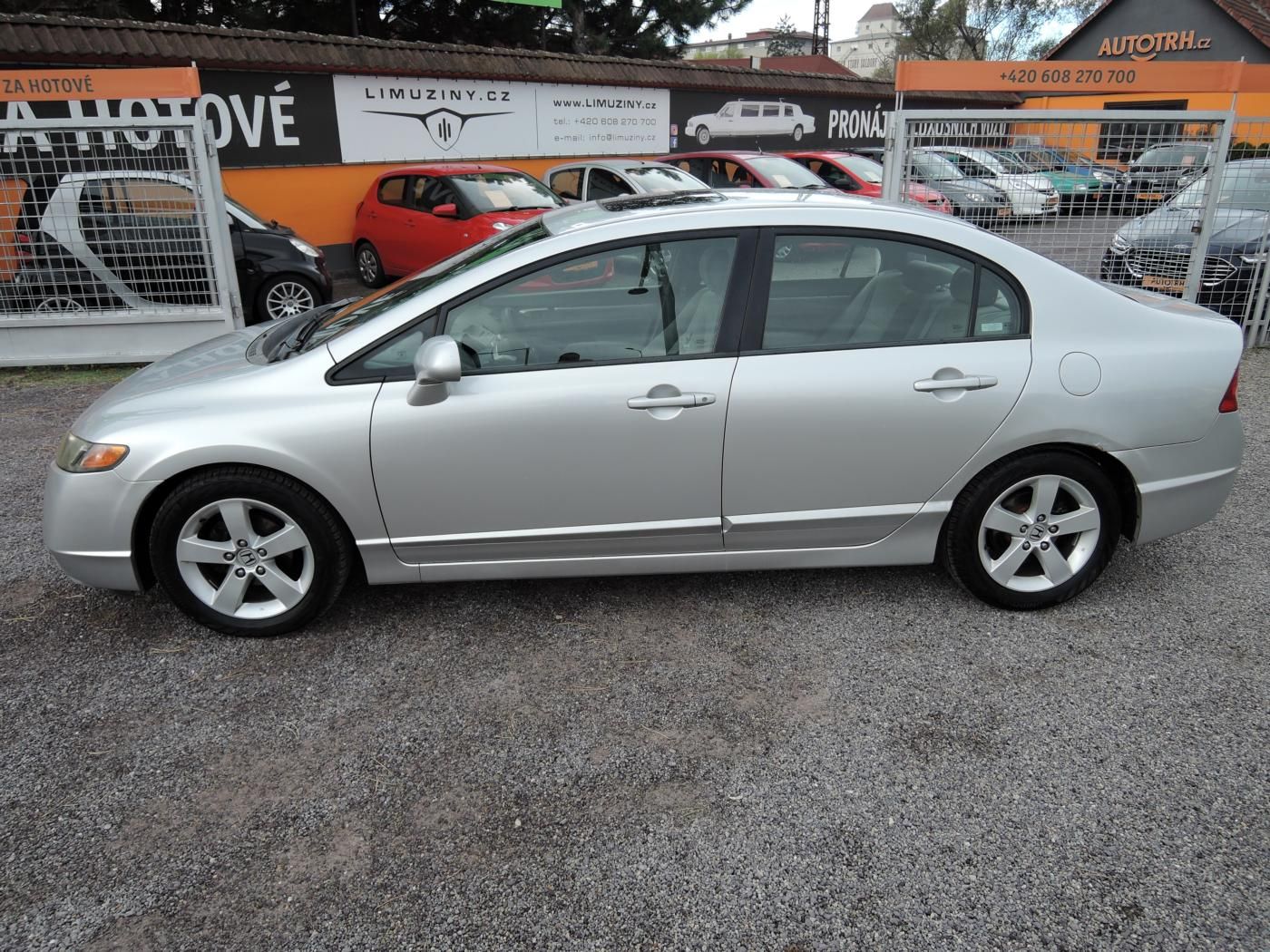 Honda Civic, 1,8 i-VTEC Aut. Šíbr - fotka 6