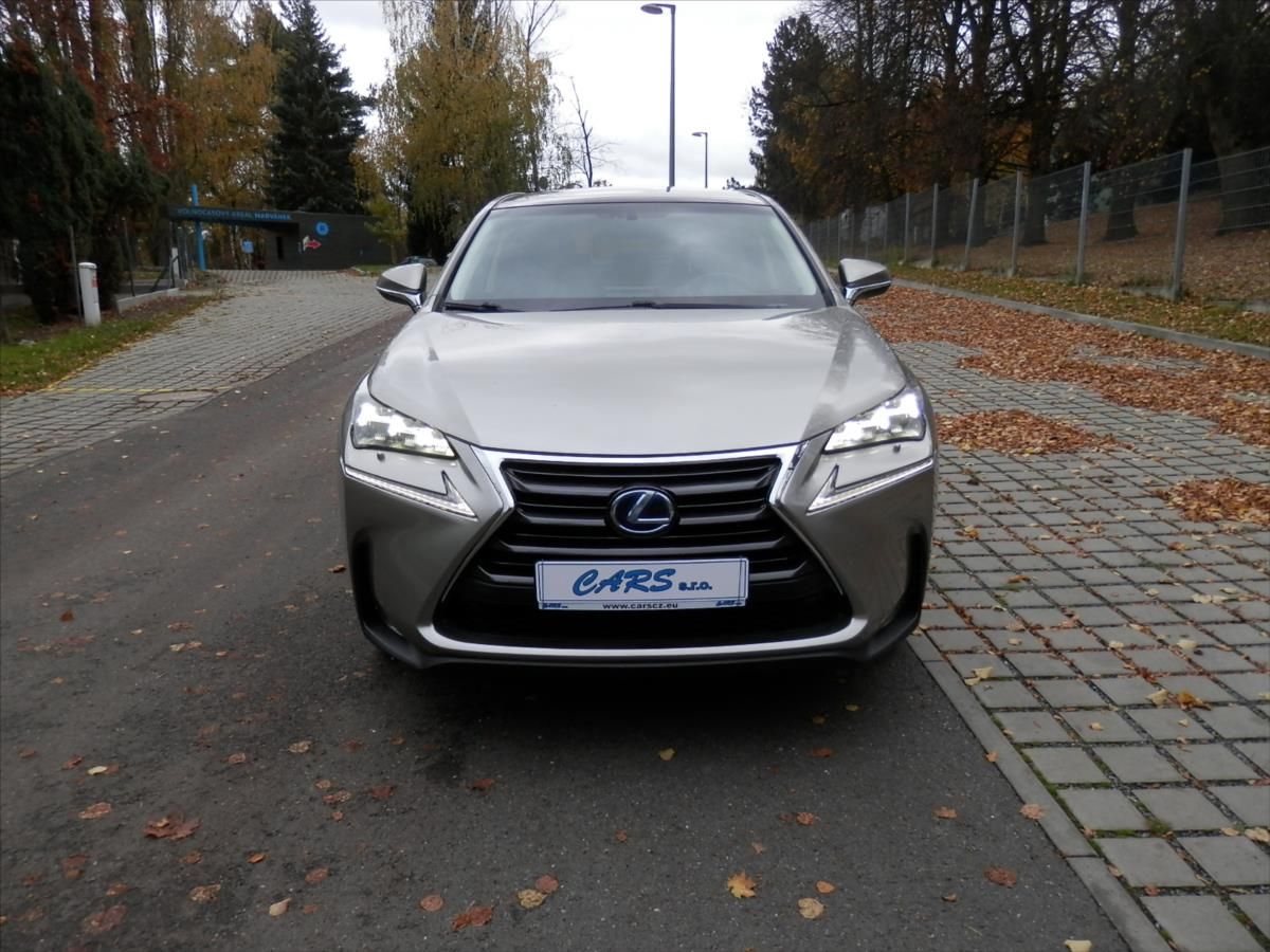 Lexus NX 300h, 2,5 i 4WD, Panorama, DPH - fotka 3
