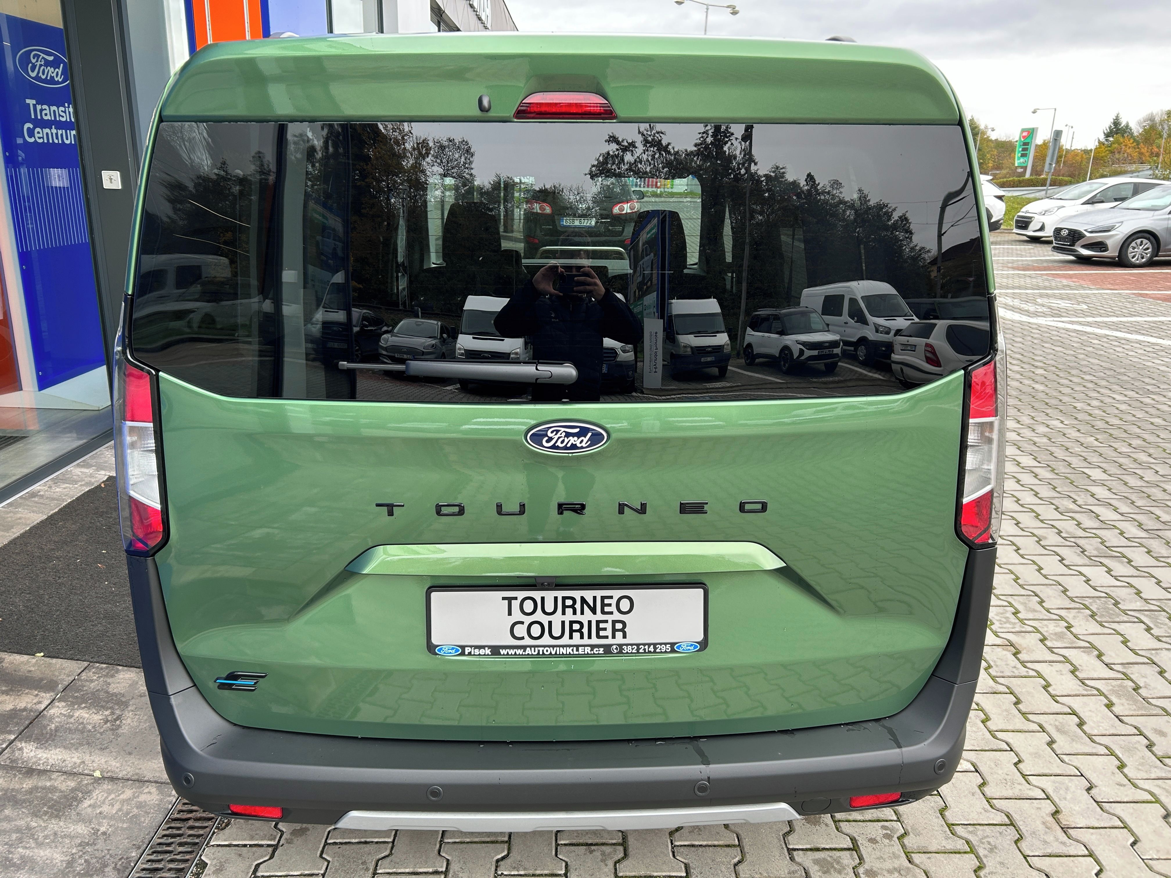Ford Tourneo Courier, 43 kWh Elektromotor ACTIVE L1 - fotka 5