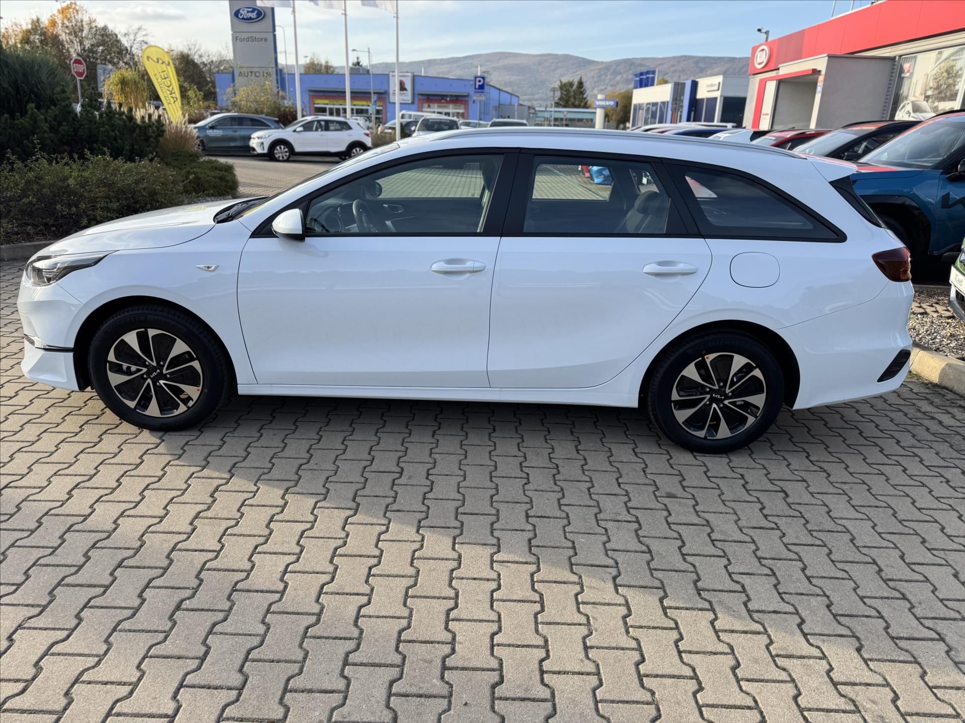 Kia Cee´d, 1,5 TGDi 7DCT SPIN DOPRODEJ  S - fotka 4