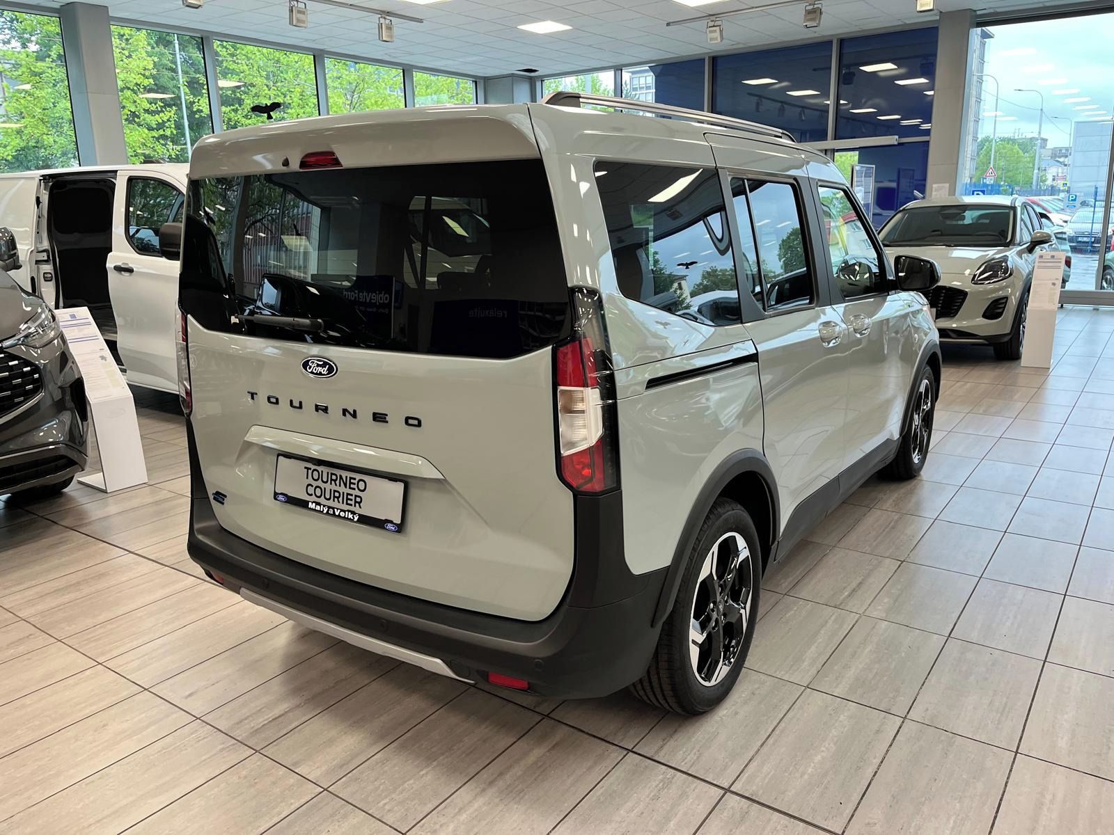 Ford Tourneo Courier, 43 kWh Elektromotor 100kW,DEMO - fotka 5