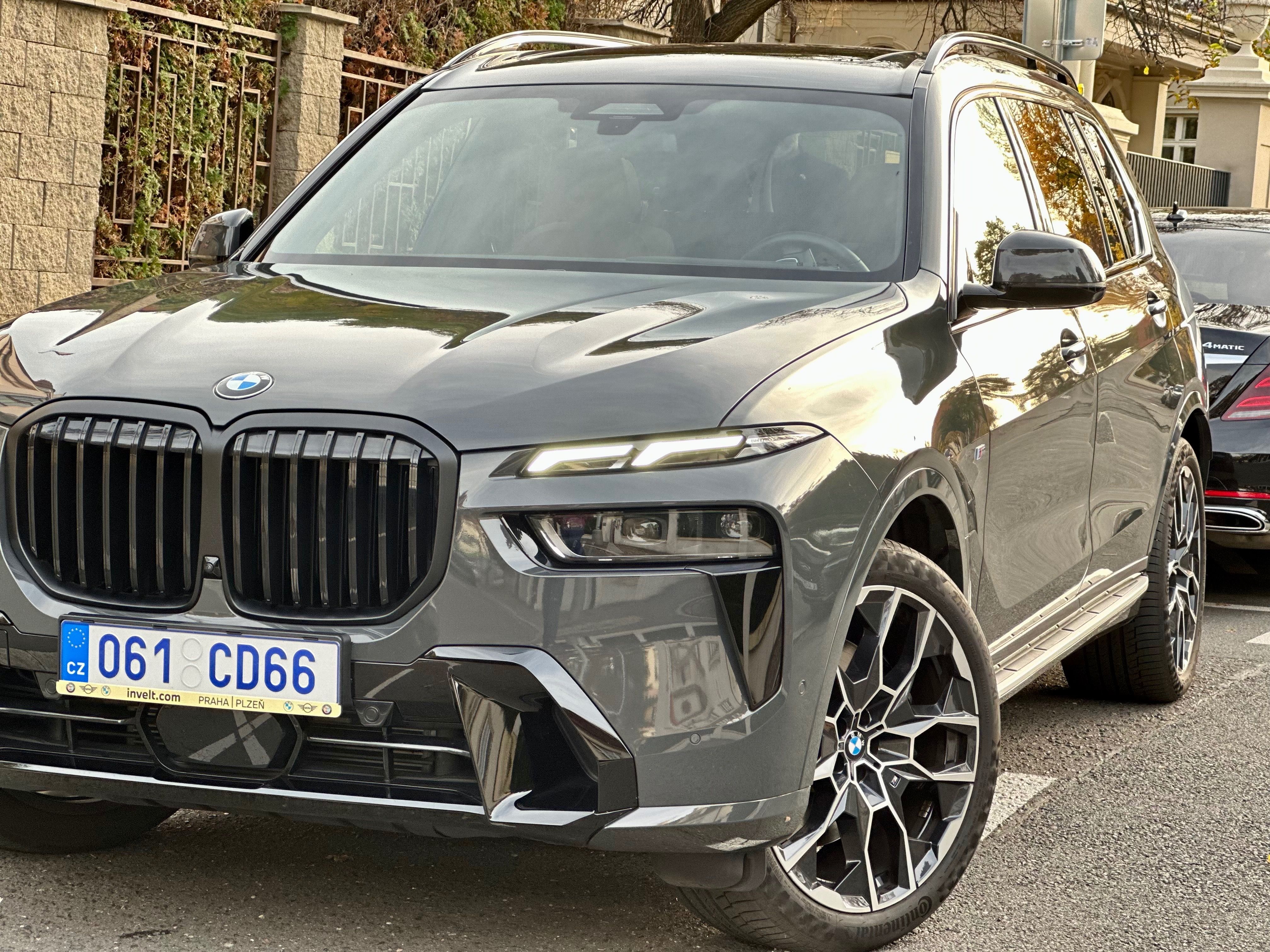 BMW X7, xDrive 40i - Dravit Gray