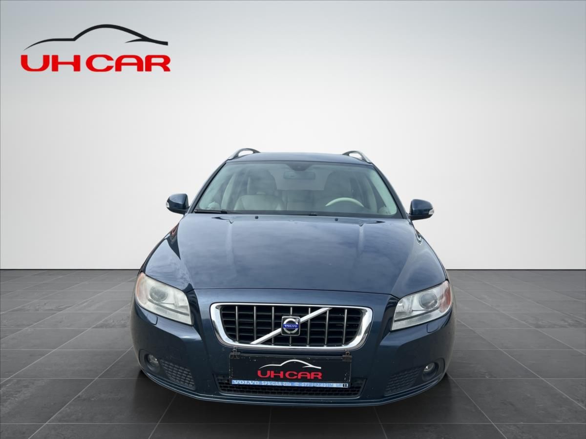 Volvo V70, 2,4   D5 - fotka 2