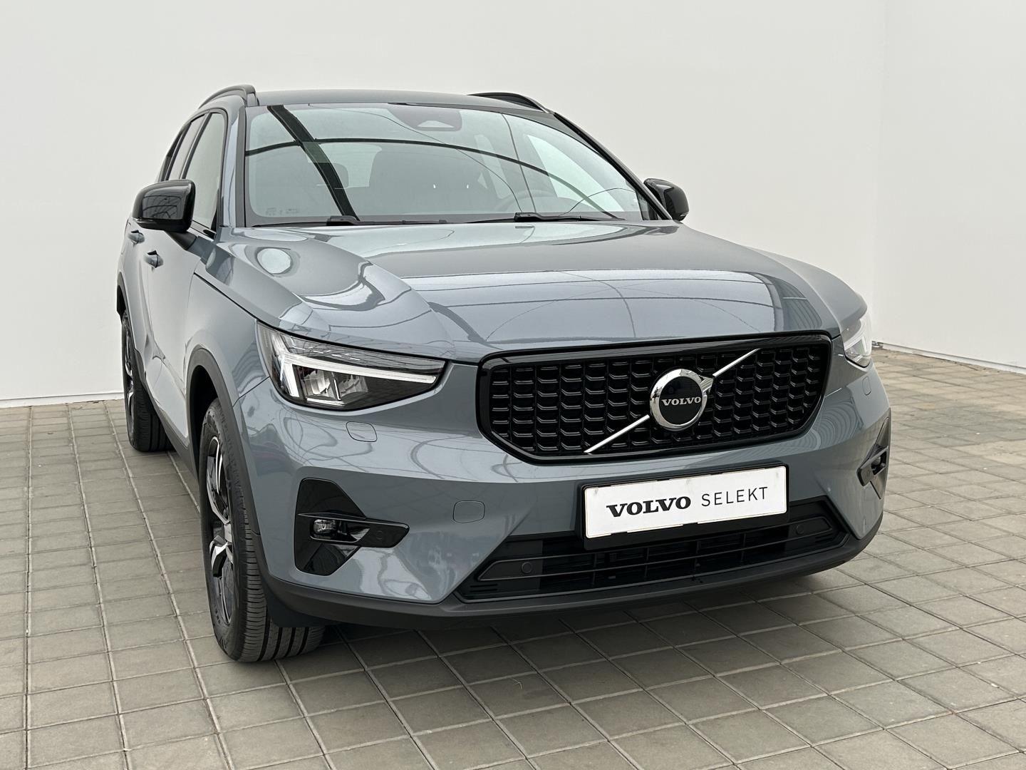 Volvo XC40, 2.0B4 145kW 4x4  PLUS - fotka 3