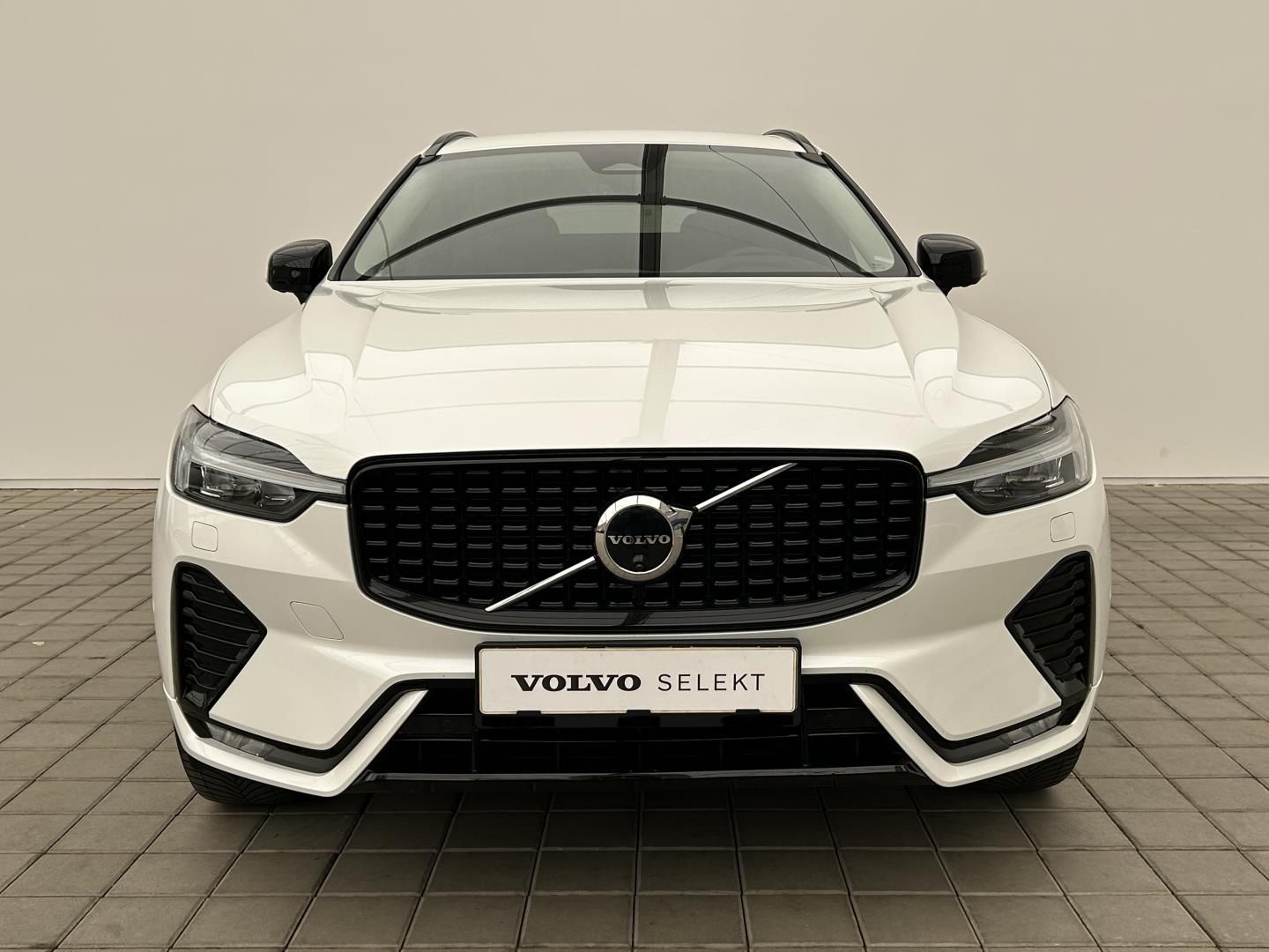 Volvo XC60, 2.0B4 145kW 4x4  "PLUS" Glossy - fotka 2