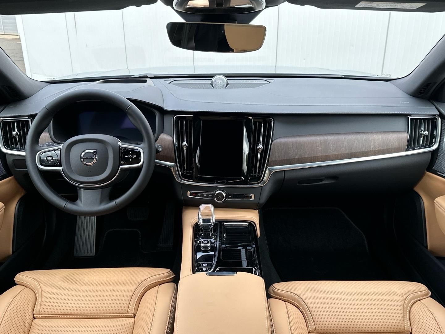 Volvo V90, 2.0 T8 AWD 4x4 ULTRA DARK - fotka 4