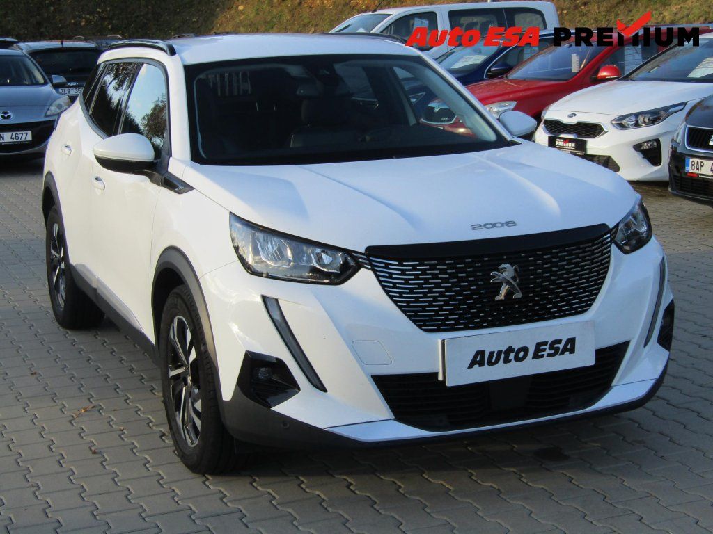 Peugeot 2008, 1.2i,ČR,LED