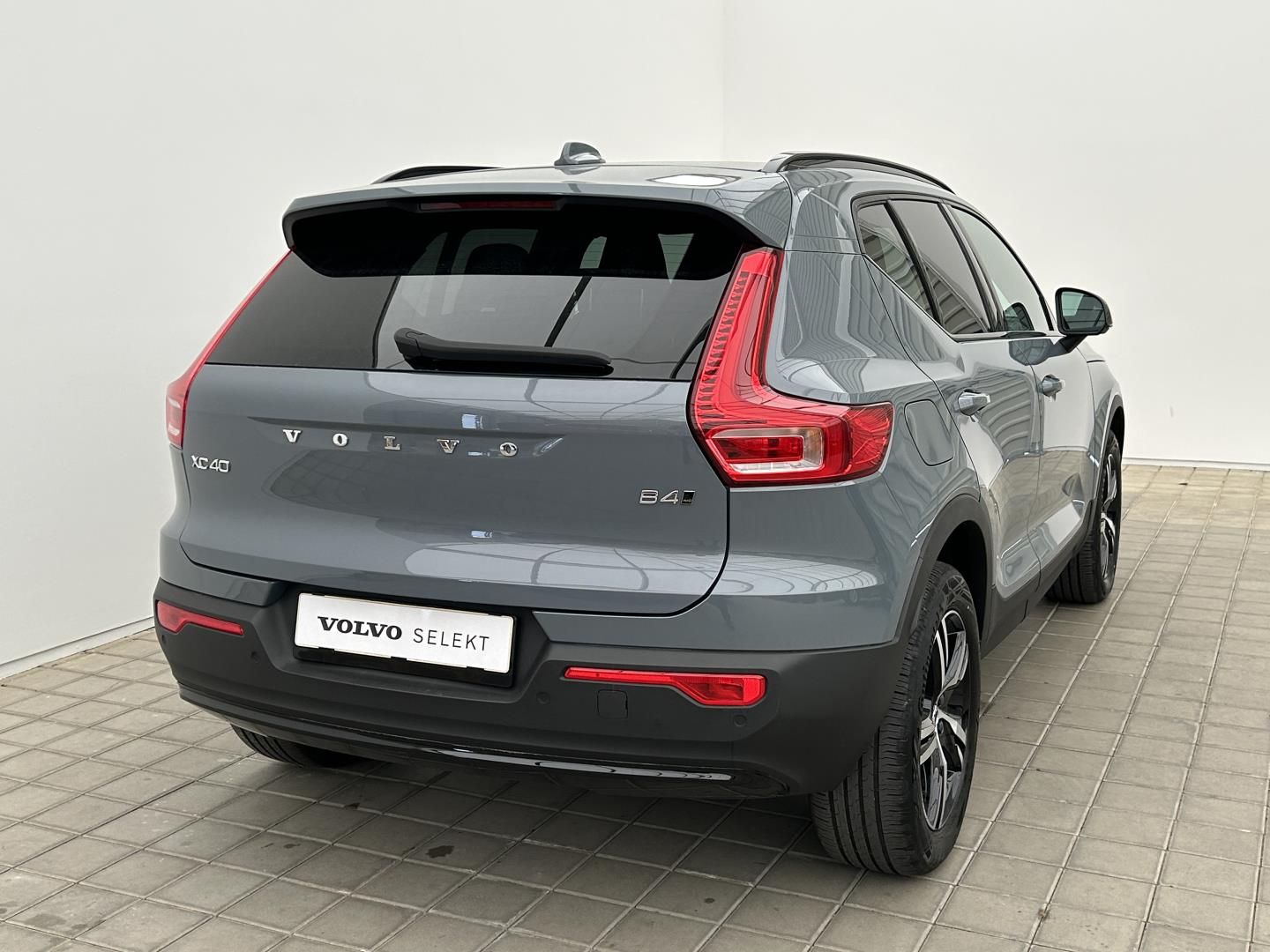 Volvo XC40, 2.0B4 145kW 4x4  PLUS - fotka 5