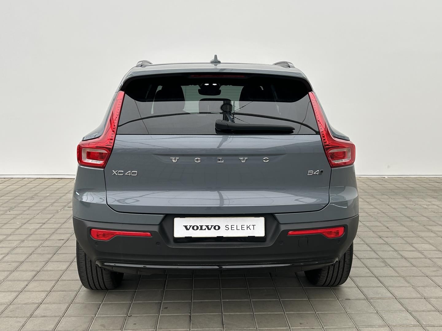 Volvo XC40, 2.0B4 145kW 4x4  PLUS - fotka 6
