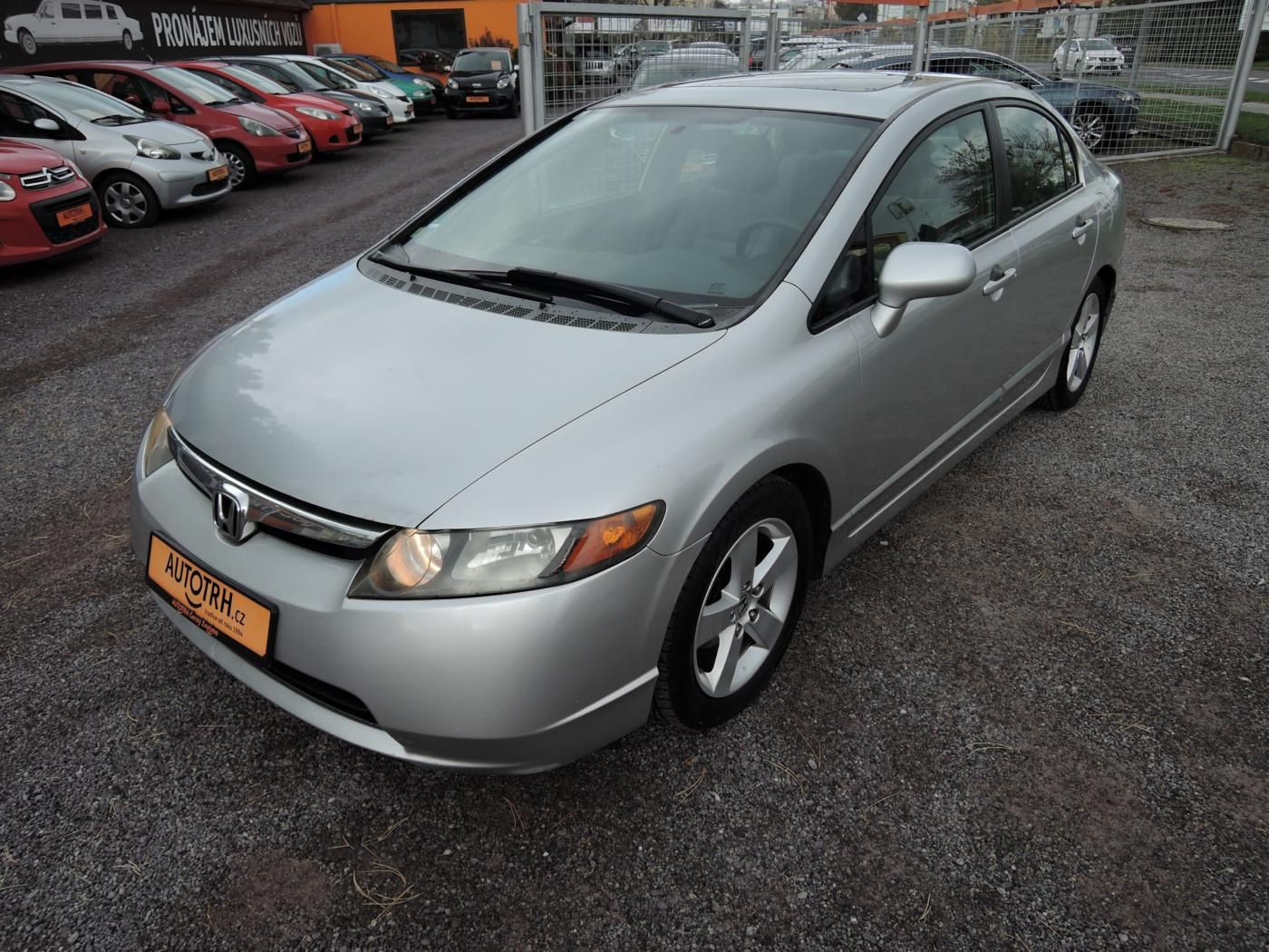 Honda Civic, 1,8 i-VTEC Aut. Šíbr - fotka 4