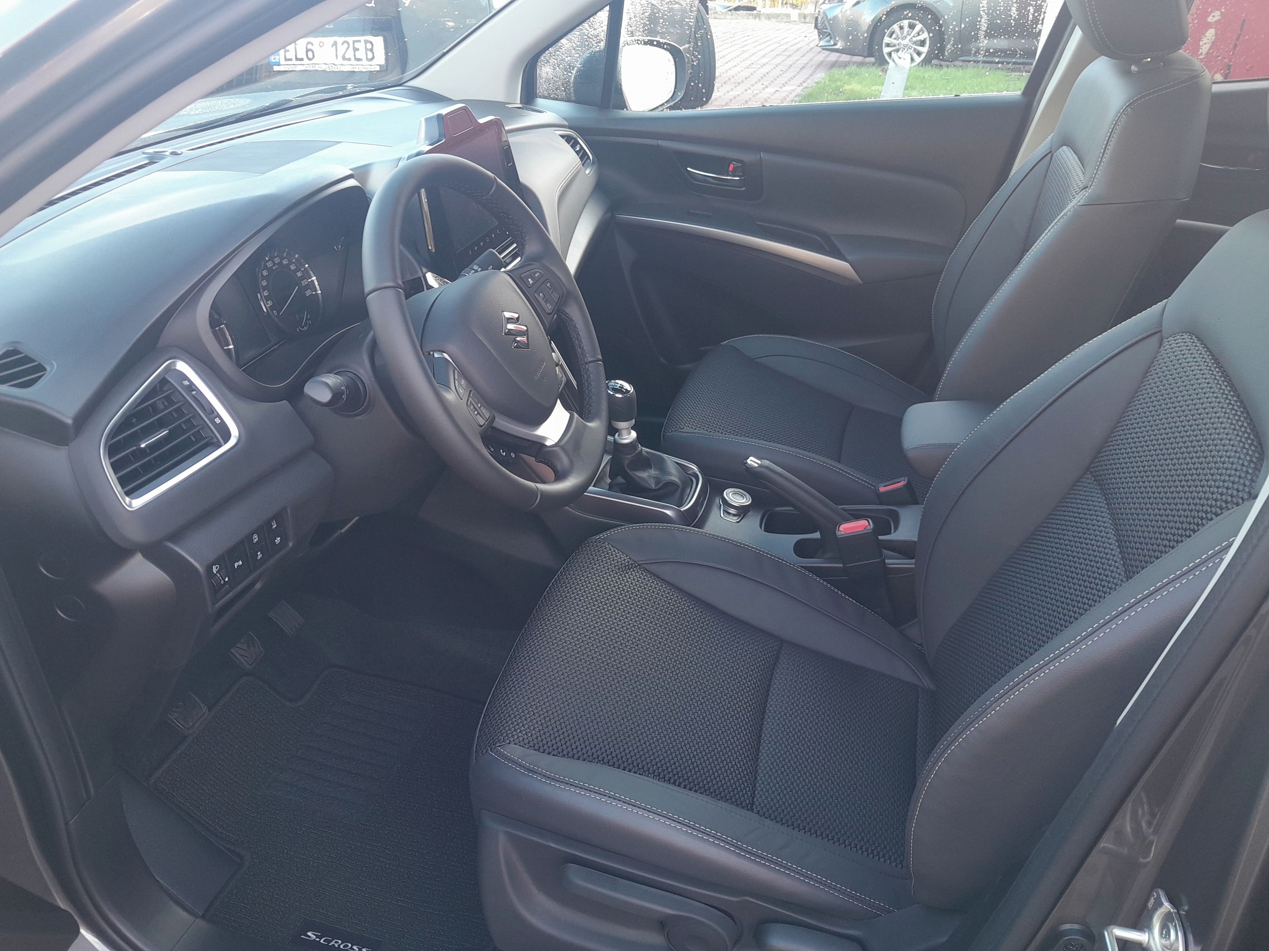 Suzuki S-Cross, 1,4 ELEGANCE 4x4 PANORAMA - fotka 5