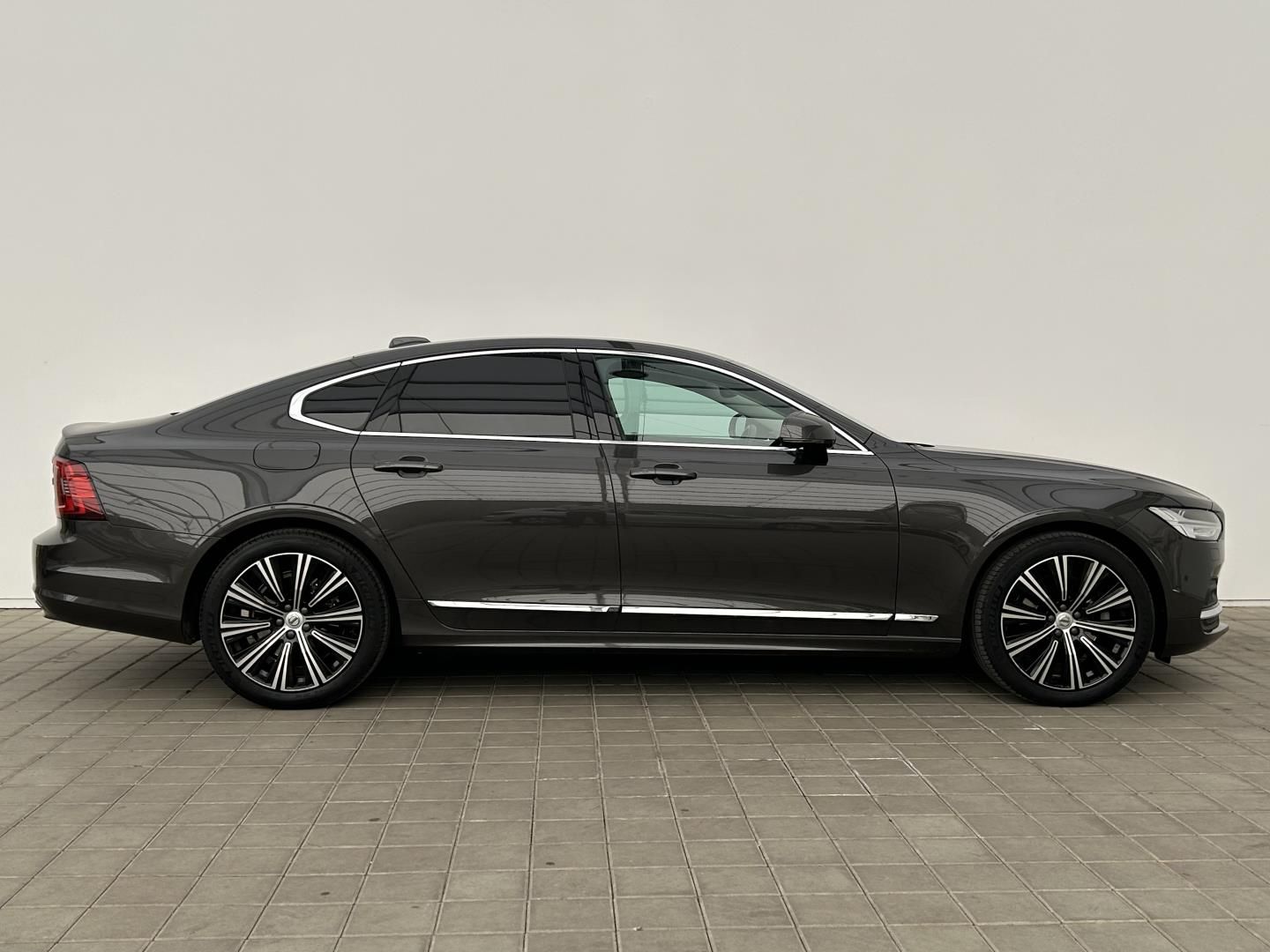 Volvo S90, 2.0B5 173kW 4x4  PLUS - fotka 4