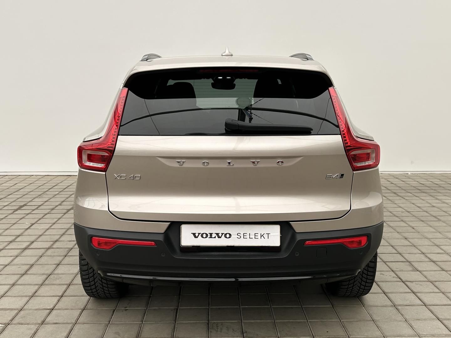 Volvo XC40, 2.0B4 145kW 4x4  PLUS - fotka 6