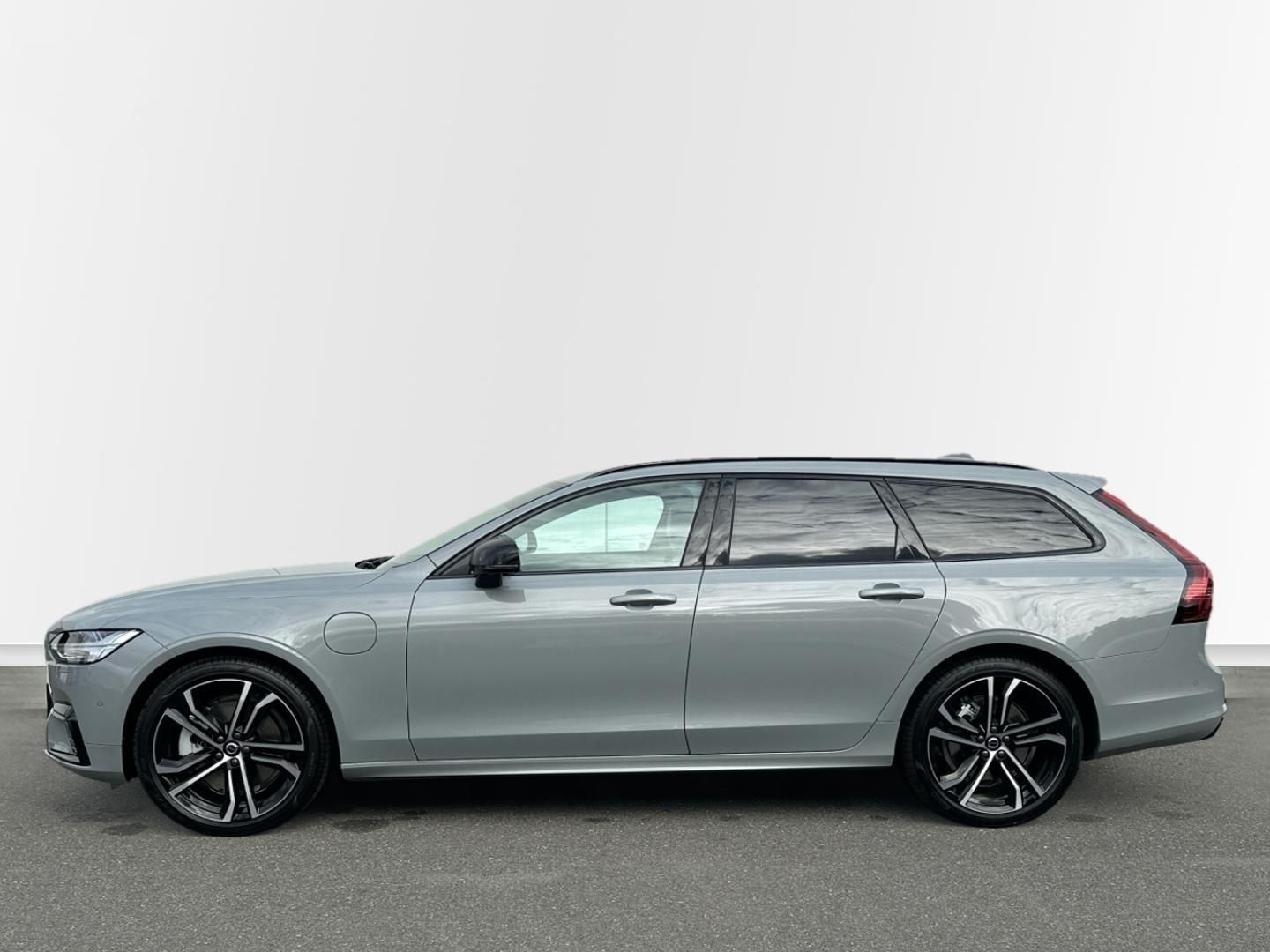 Volvo V90, 2.0 T8 AWD 4x4 ULTRA DARK - fotka 2