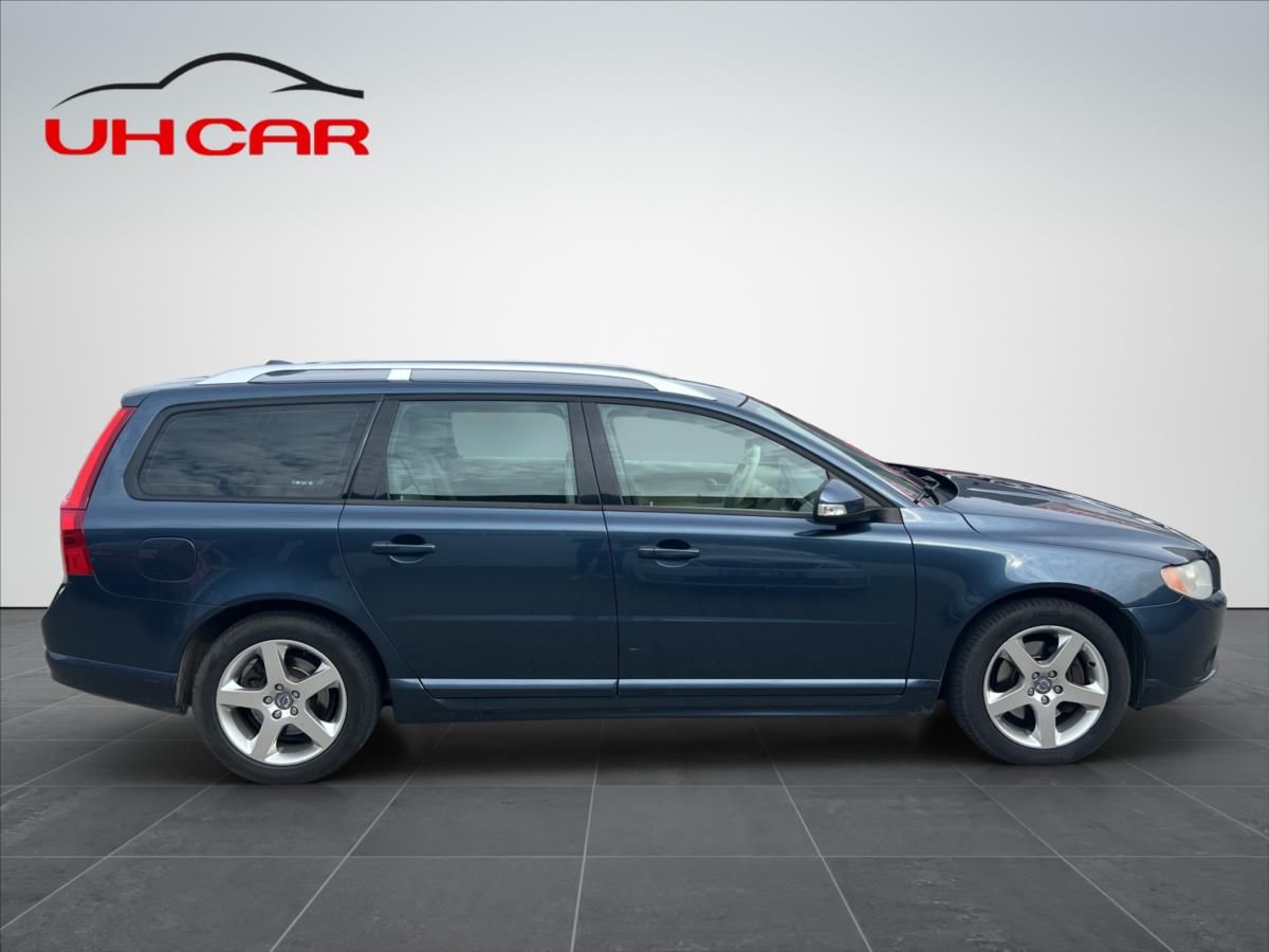 Volvo V70, 2,4   D5 - fotka 4