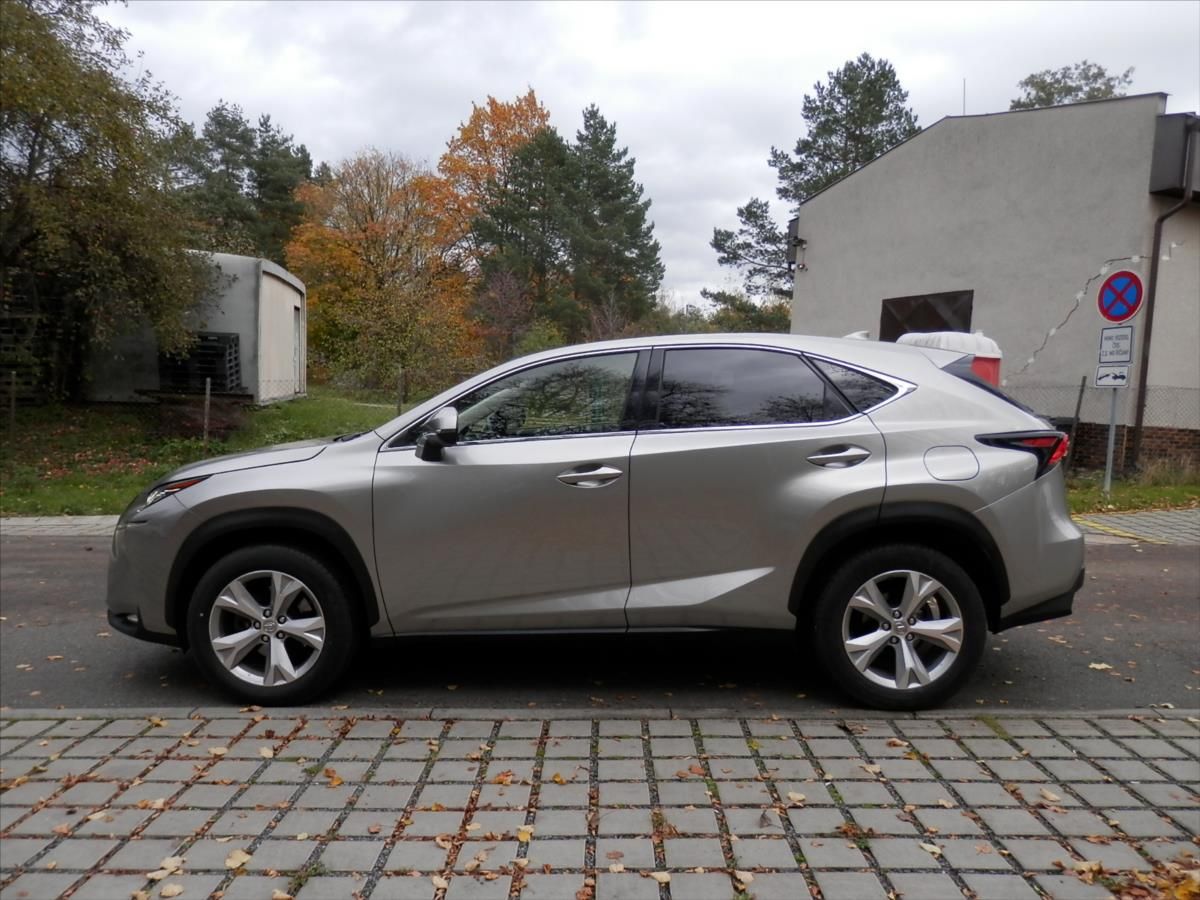 Lexus NX 300h, 2,5 i 4WD, Panorama, DPH - fotka 6