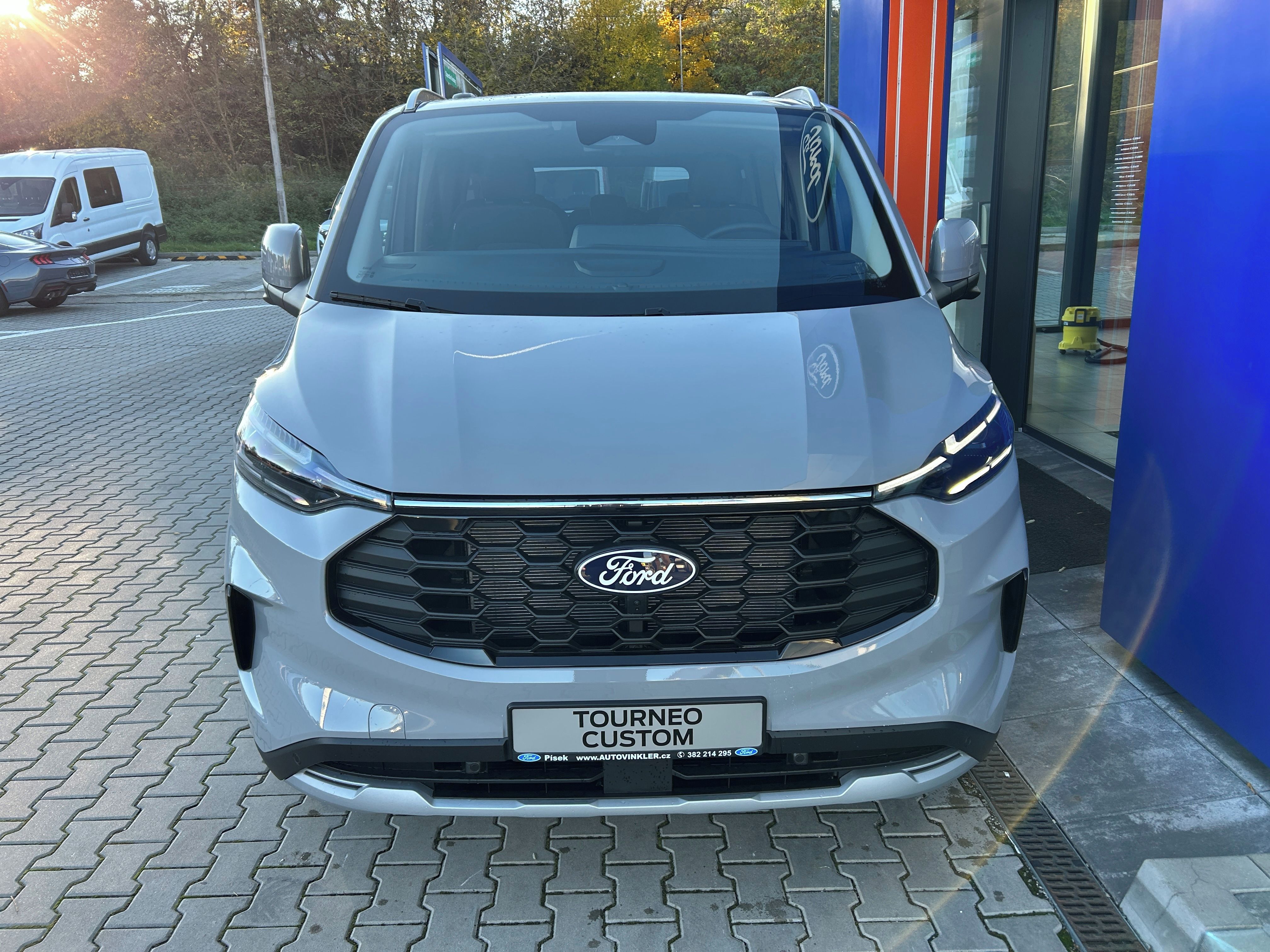 Ford Tourneo Custom, 2.0 EcoBlue 125kW ACTIVE L2 - fotka 2