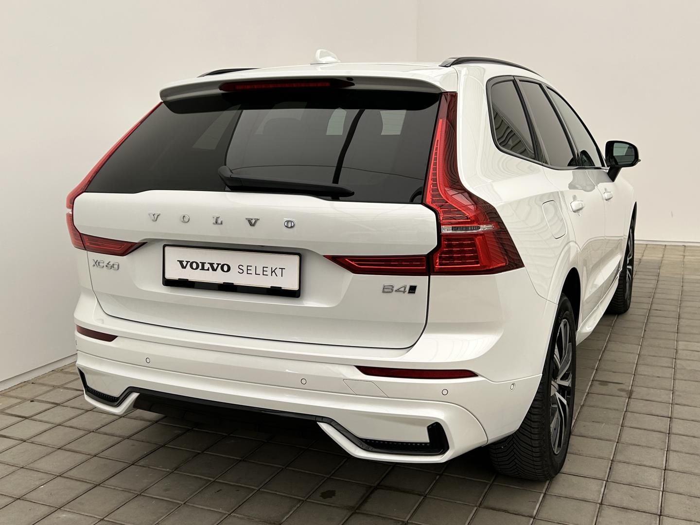 Volvo XC60, 2.0B4 145kW 4x4  "PLUS" Glossy - fotka 5