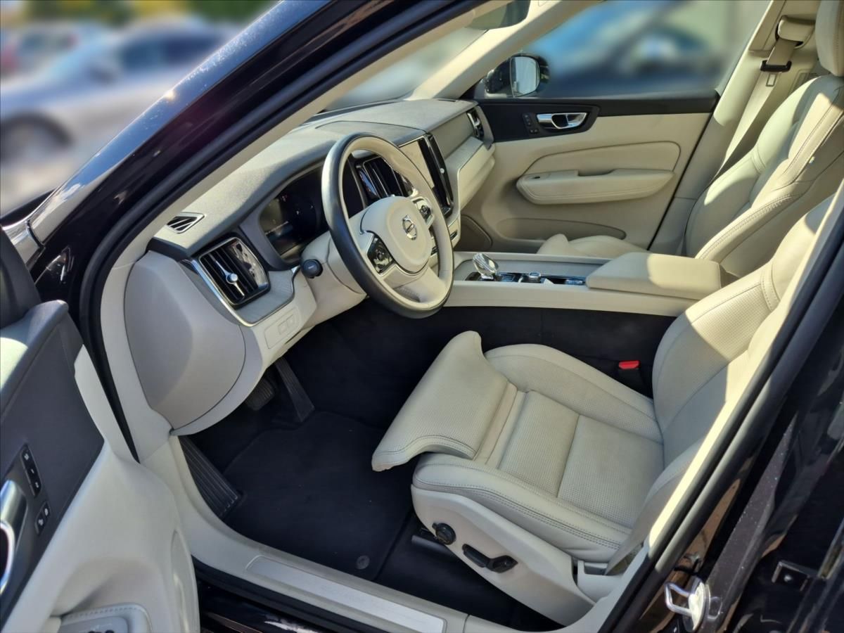 Volvo XC60, 2,0 T6 AWD RECHARGE PANORAMA - fotka 6