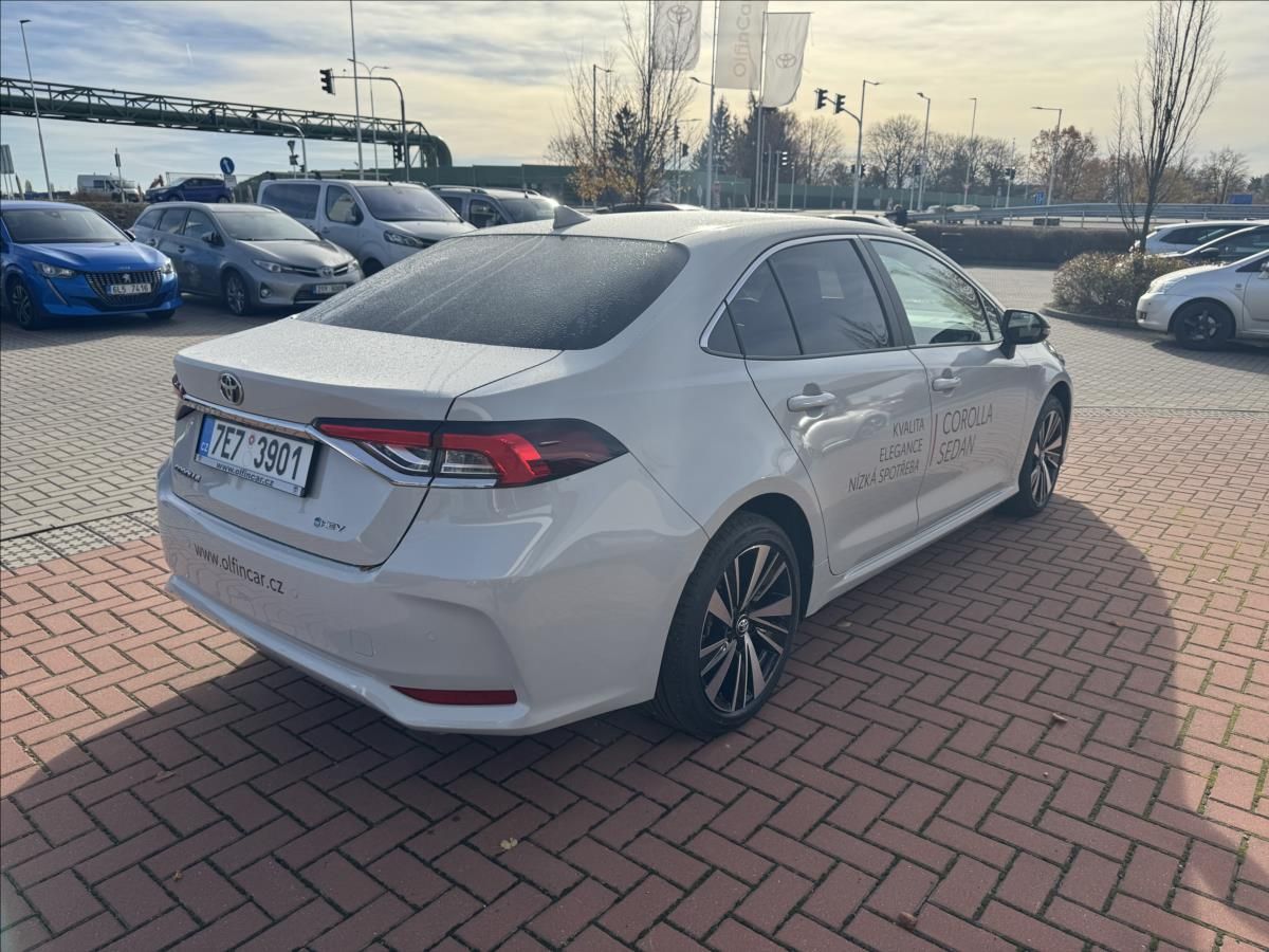 Toyota Corolla, 1,8 1.8l e-CVT Style - fotka 5