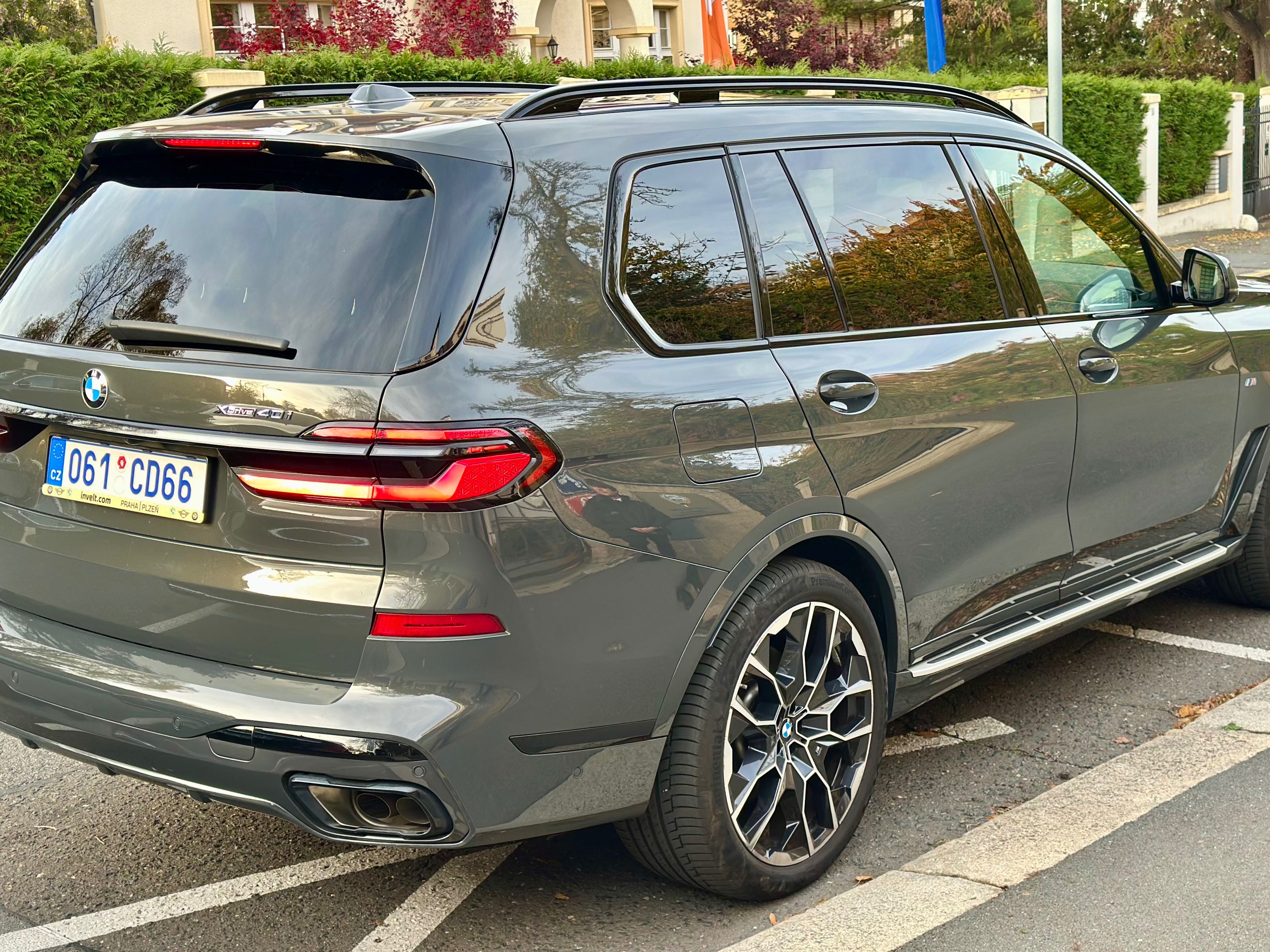 BMW X7, xDrive 40i - Dravit Gray - fotka 2