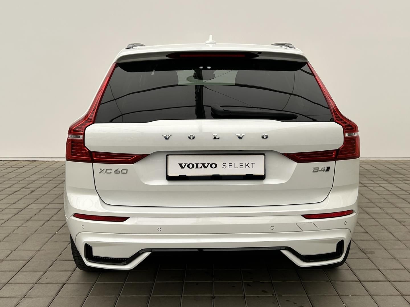 Volvo XC60, 2.0B4 145kW 4x4  "PLUS" Glossy - fotka 6