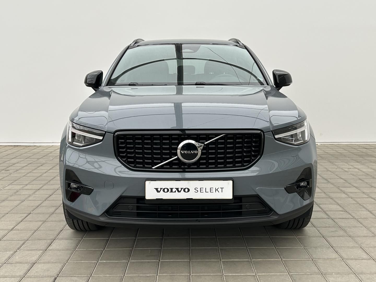 Volvo XC40, 2.0B4 145kW 4x4  PLUS - fotka 2