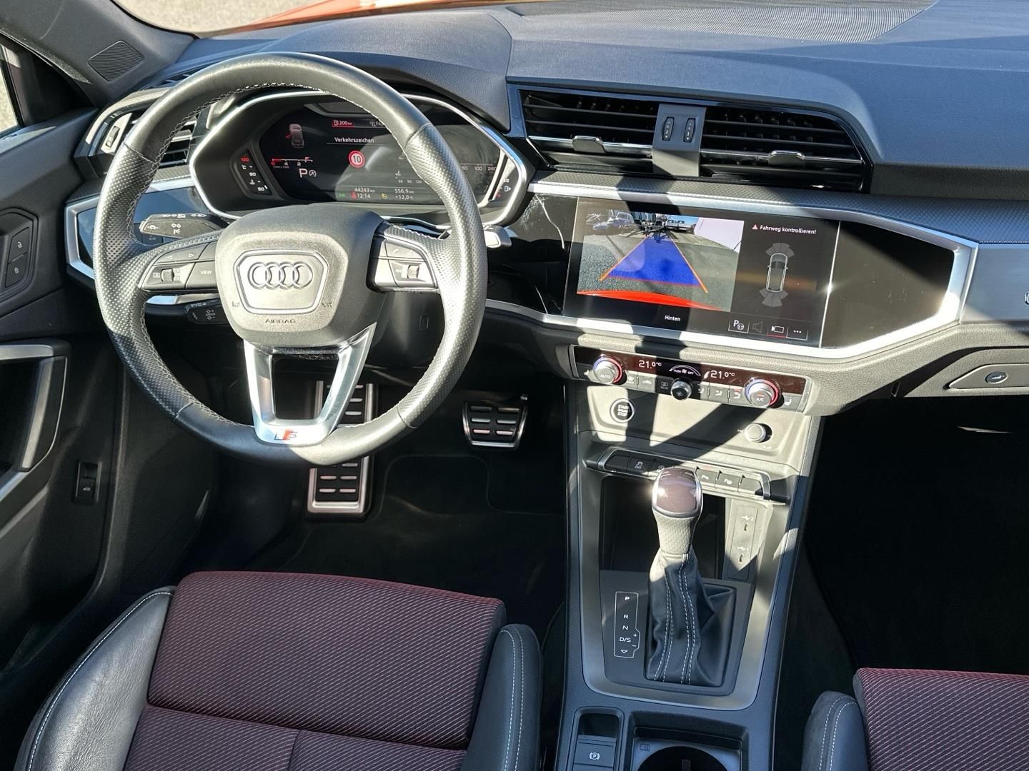 Audi Q3, Advanced 2.0 TDI 110 kW S tron - fotka 5