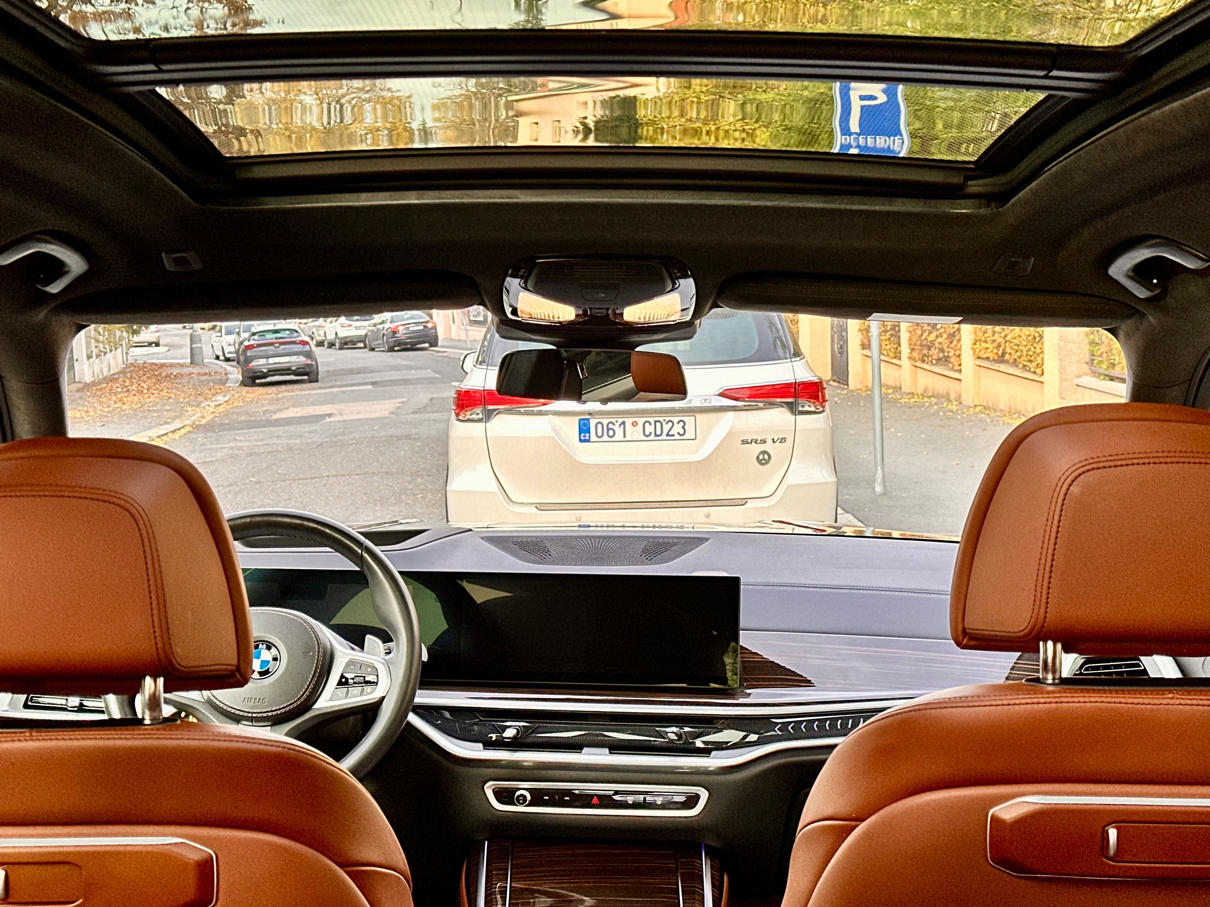 BMW X7, xDrive 40i - Dravit Gray - fotka 4
