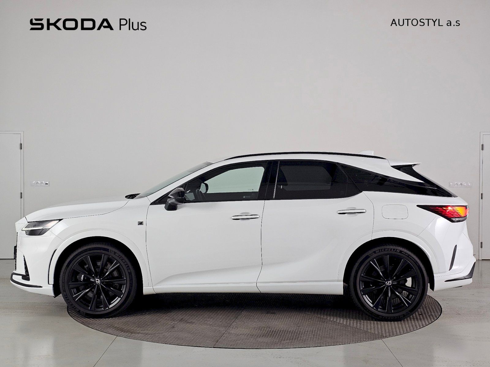 Lexus RX 500h, 2.4 HEV 371k F Sport - fotka 3