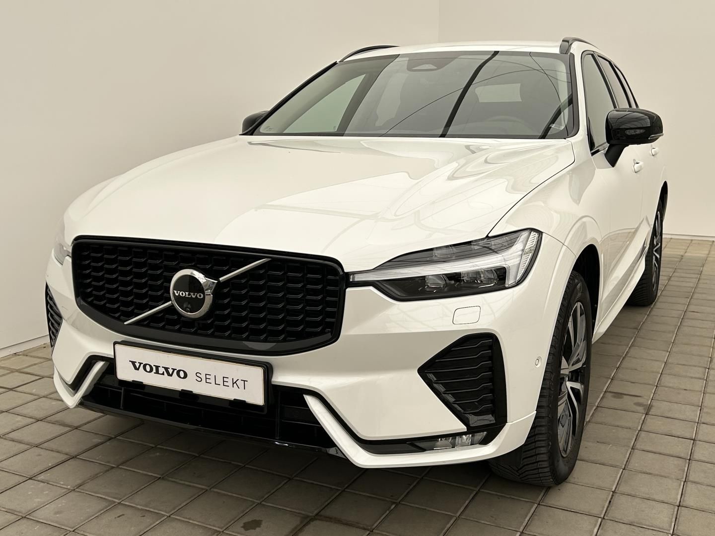 Volvo XC60, 2.0B4 145kW 4x4 "PLUS" Glossy
