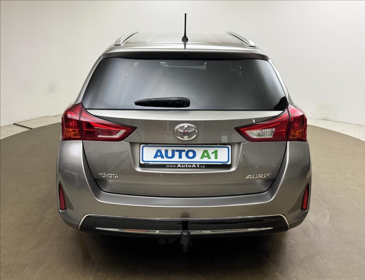 Toyota Auris, 1,4 66kW NAVI KAMERA TAŽNÉ - fotka 5