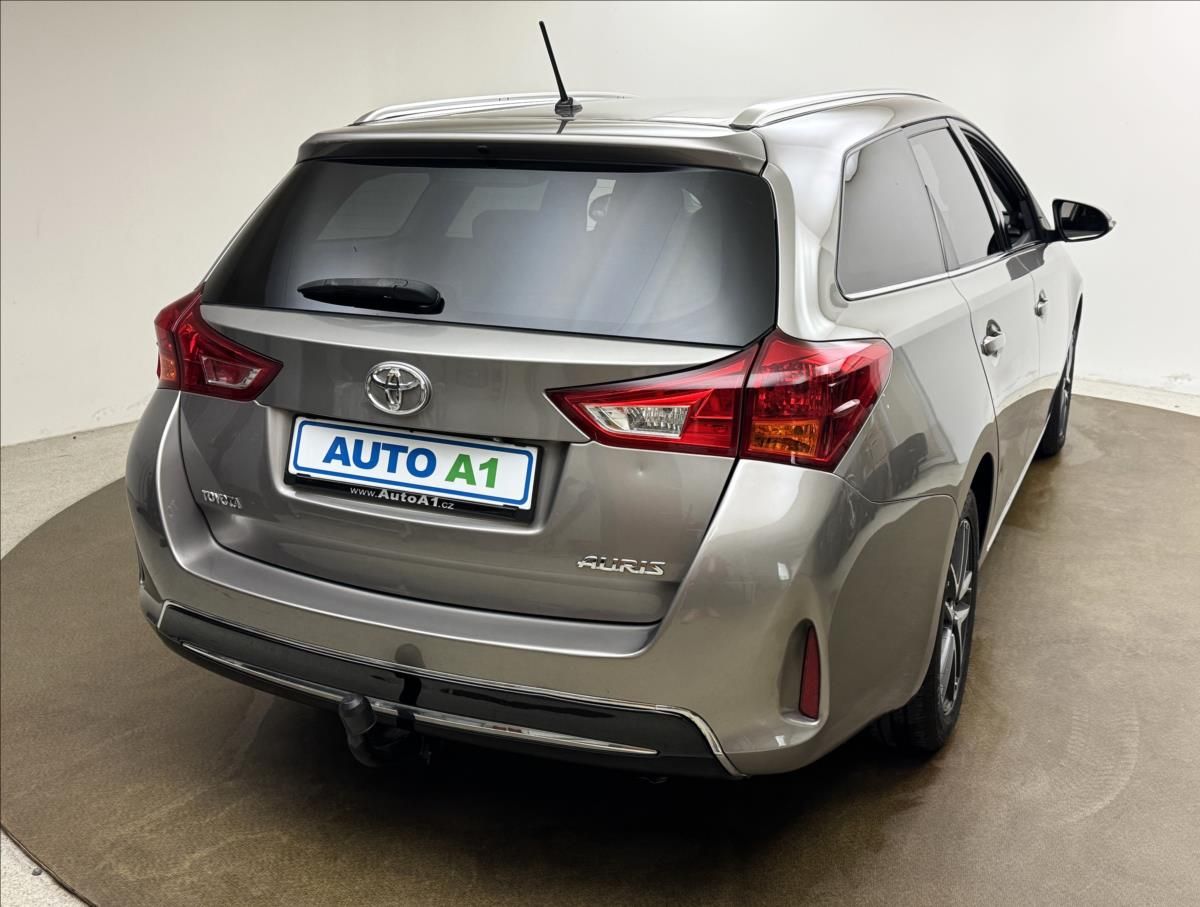 Toyota Auris, 1,4 66kW NAVI KAMERA TAŽNÉ - fotka 4
